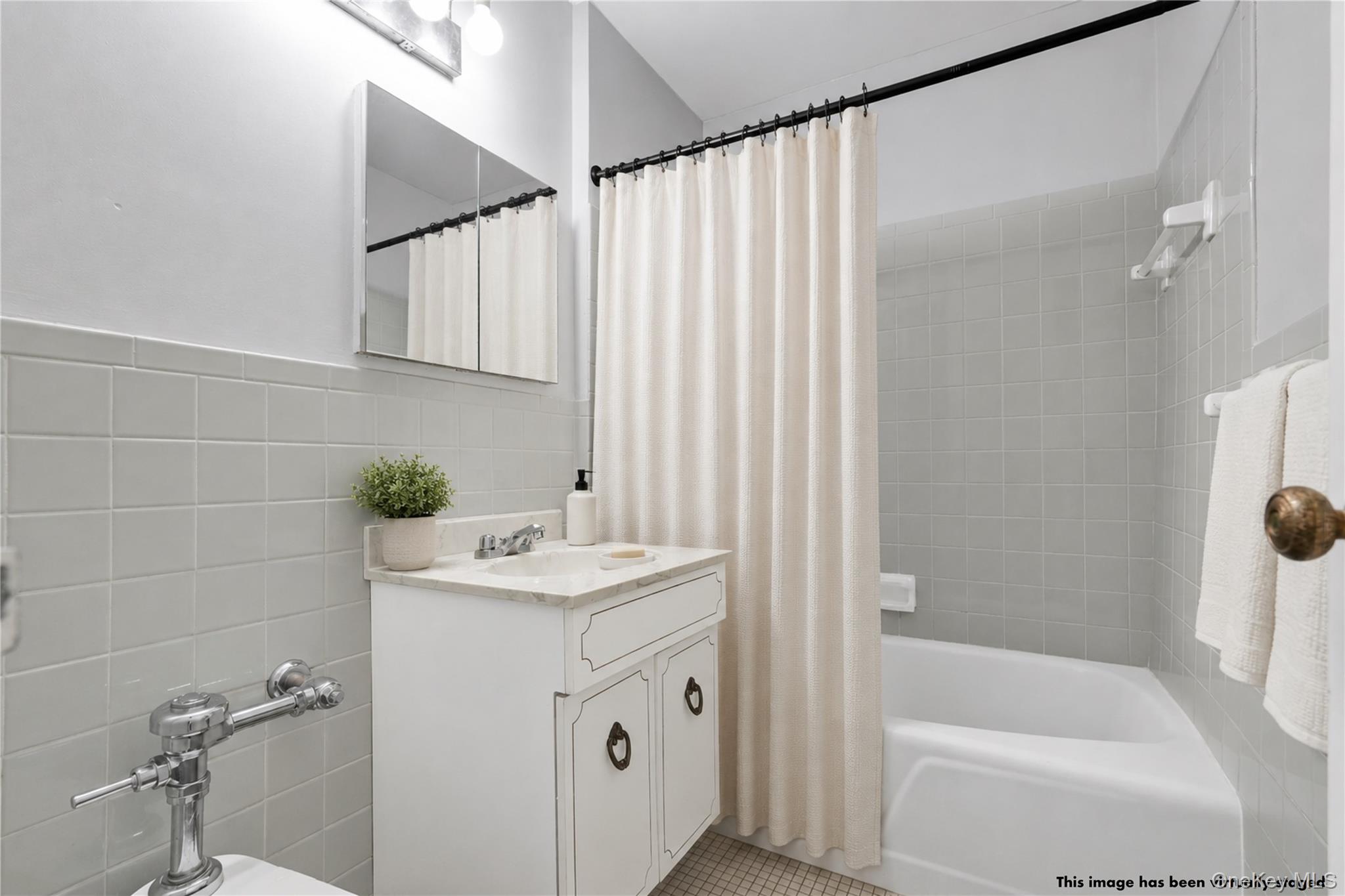 175-20 Wexford Terrace 10a Property Photo 18