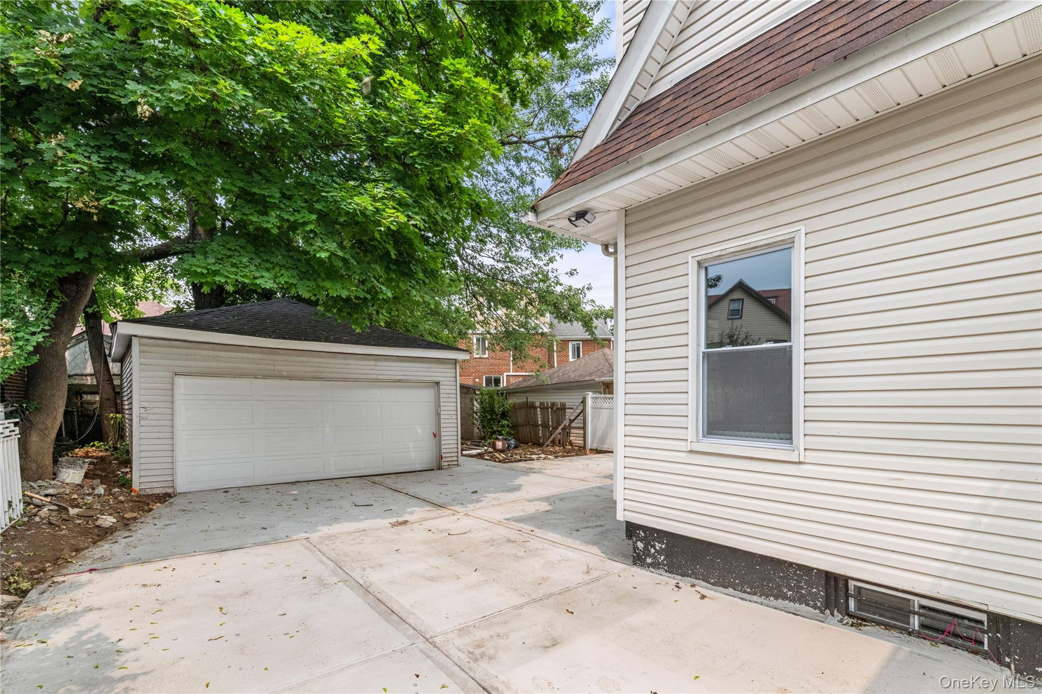 8492 Homelawn Street Property Photo 2