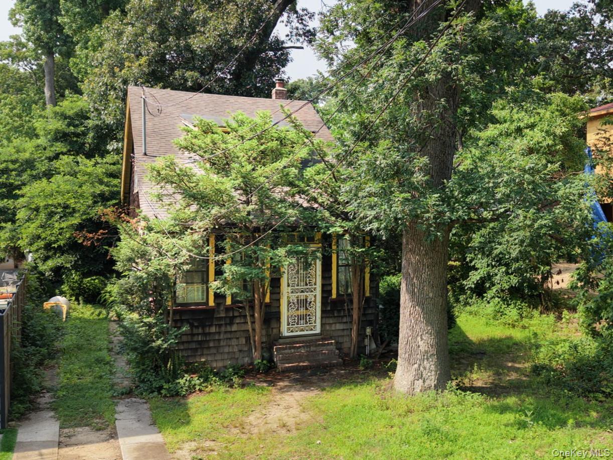 193-35 Mclaughlin Avenue Property Photo 1