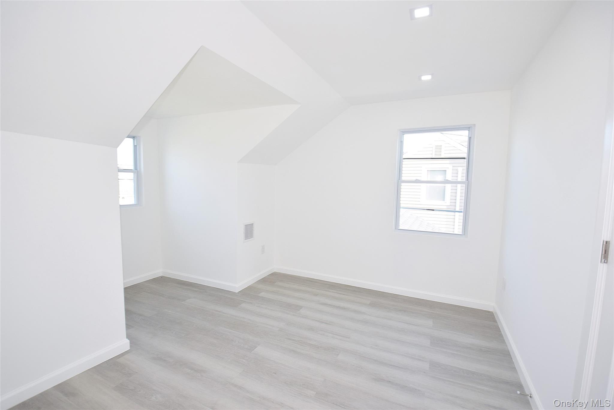 240 Columbus Parkway Property Photo 15