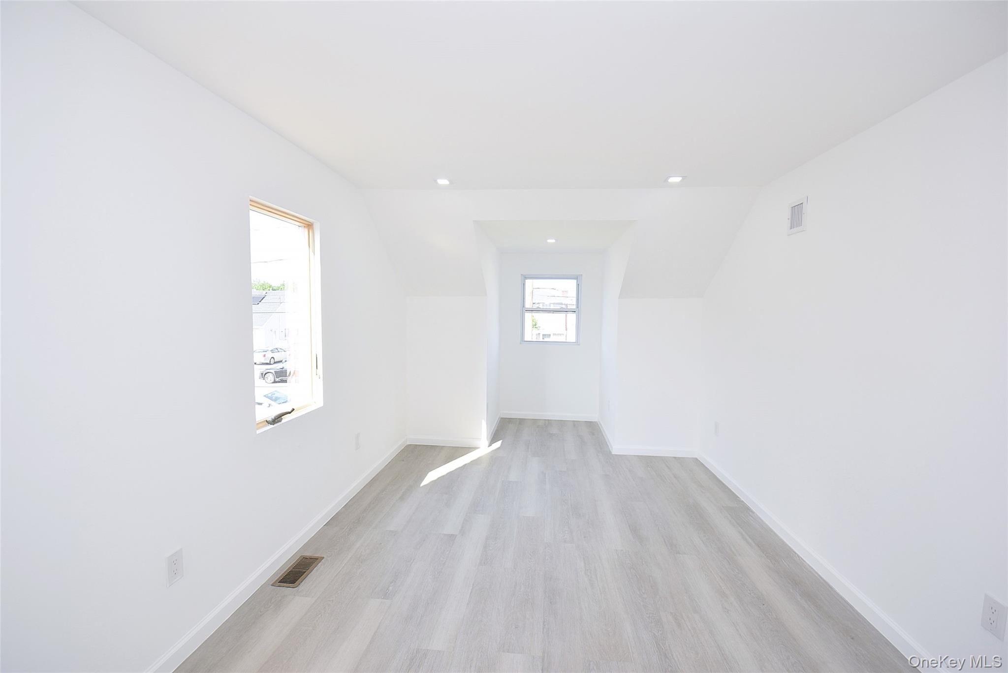 240 Columbus Parkway Property Photo 16