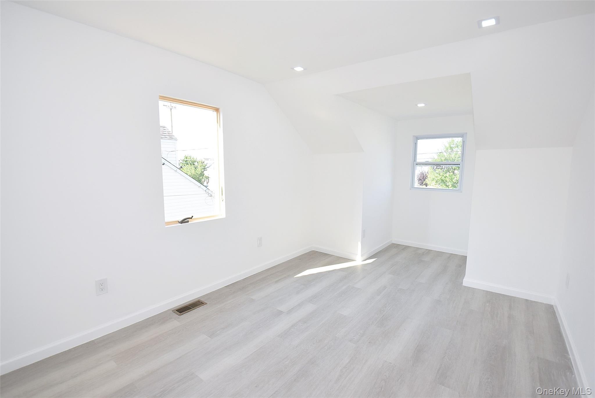 240 Columbus Parkway Property Photo 17