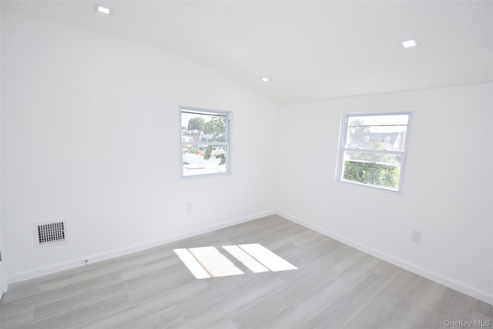 240 Columbus Parkway Property Photo 18