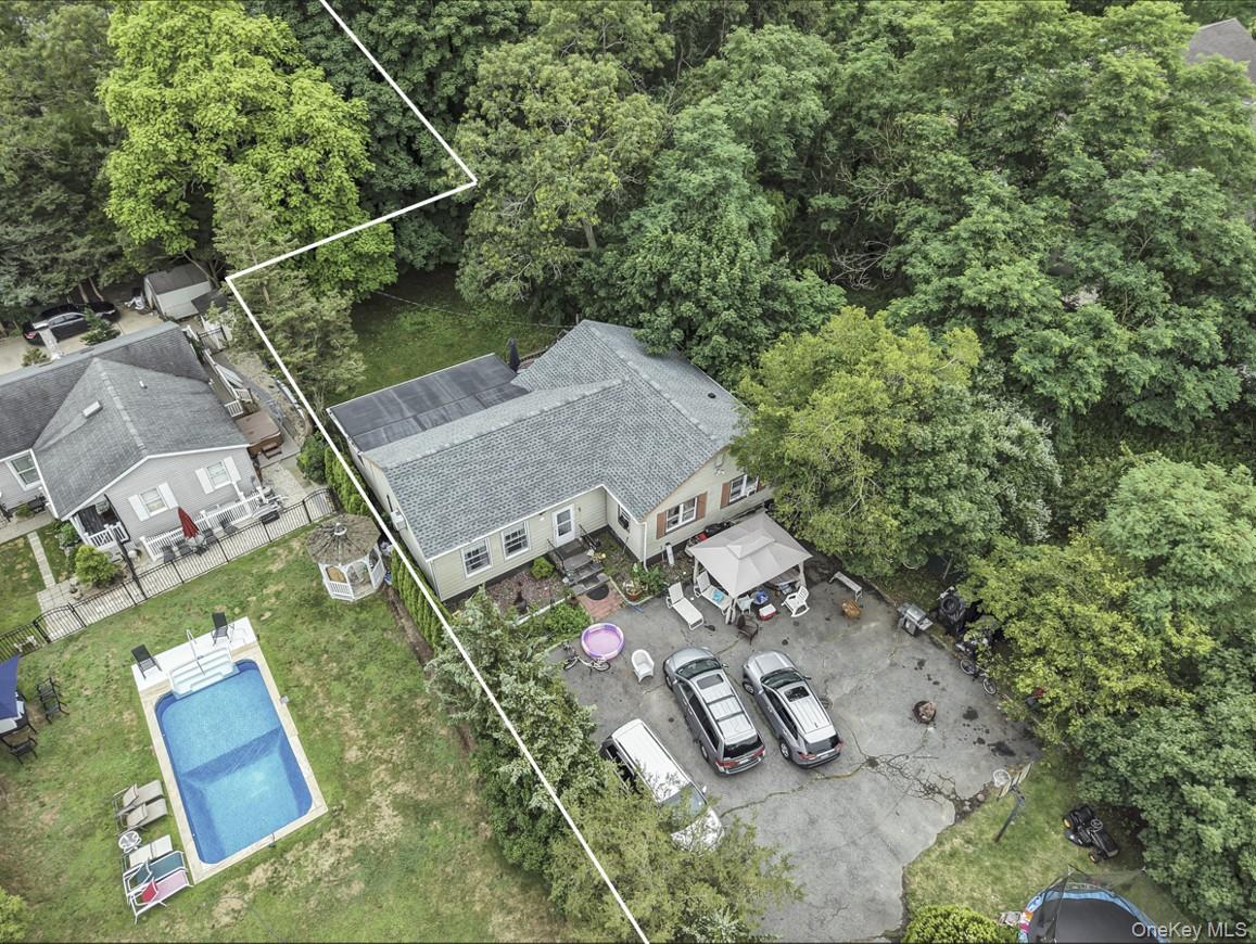 669 Flanders Road Property Photo 3