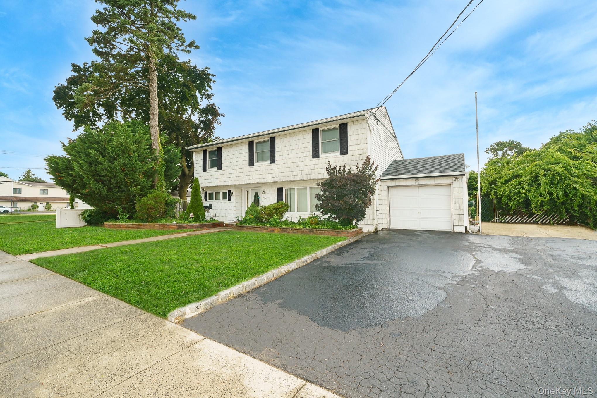 195 N Albany Avenue Property Photo 1