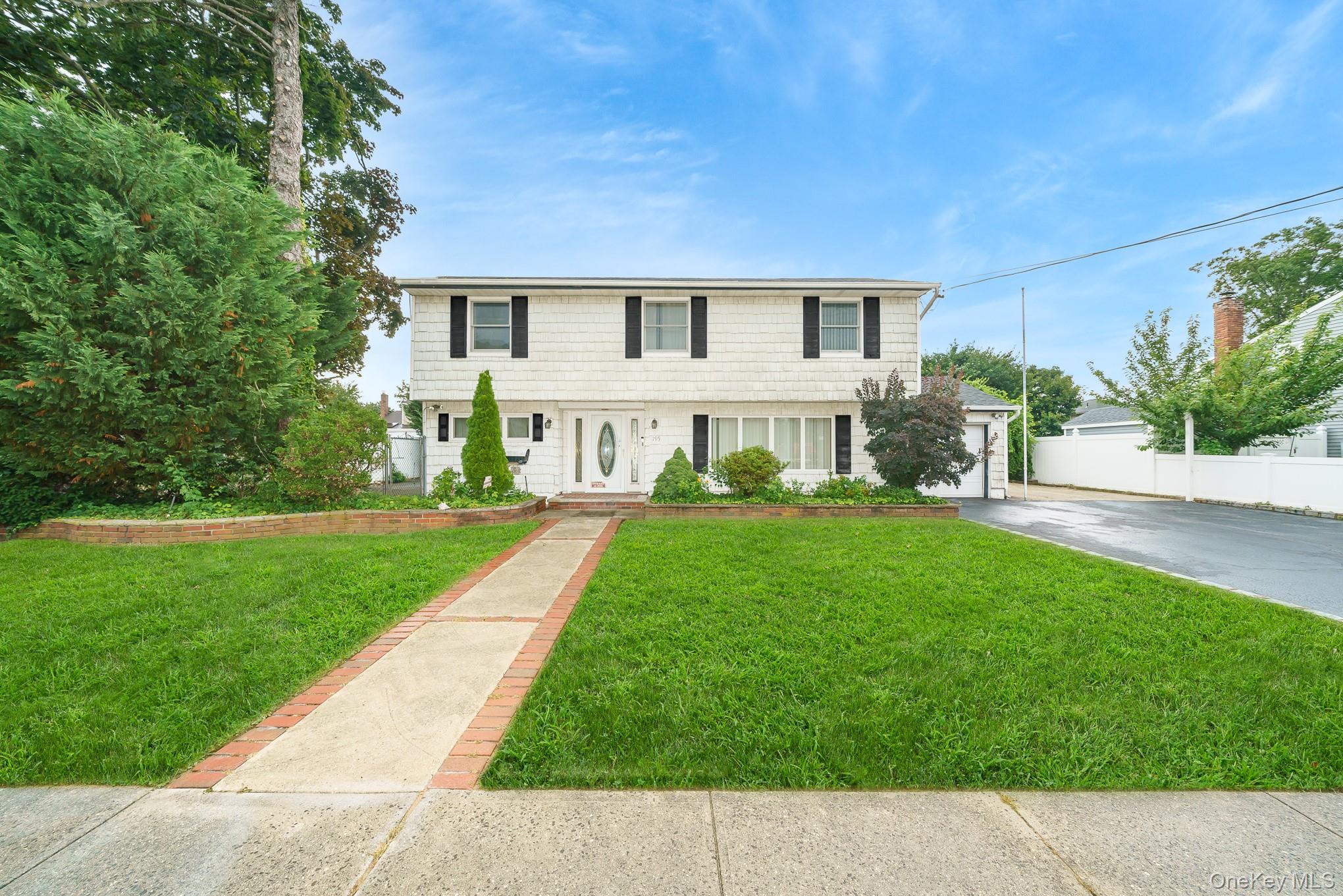 195 N Albany Avenue Property Photo 2