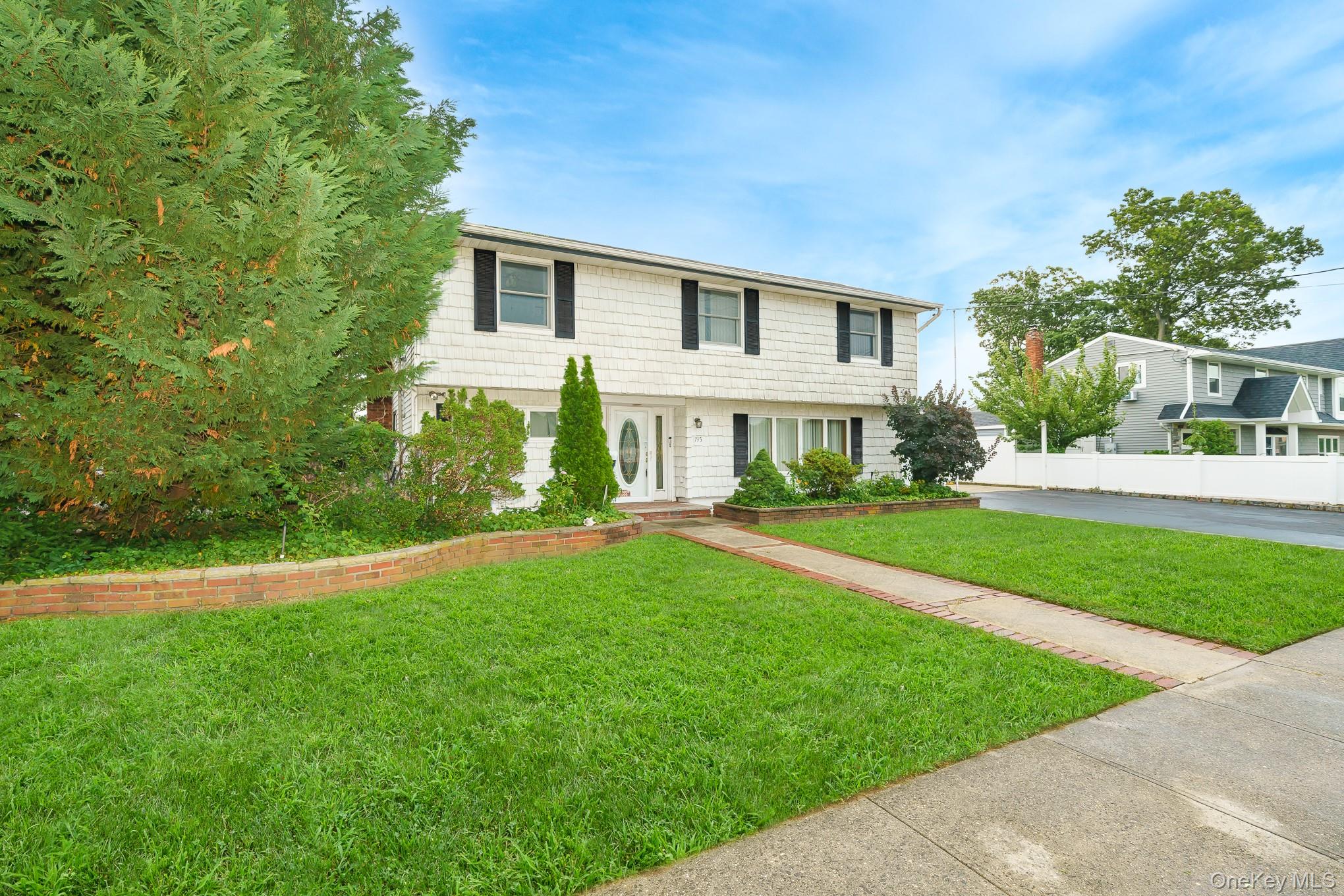 195 N Albany Avenue Property Photo 3