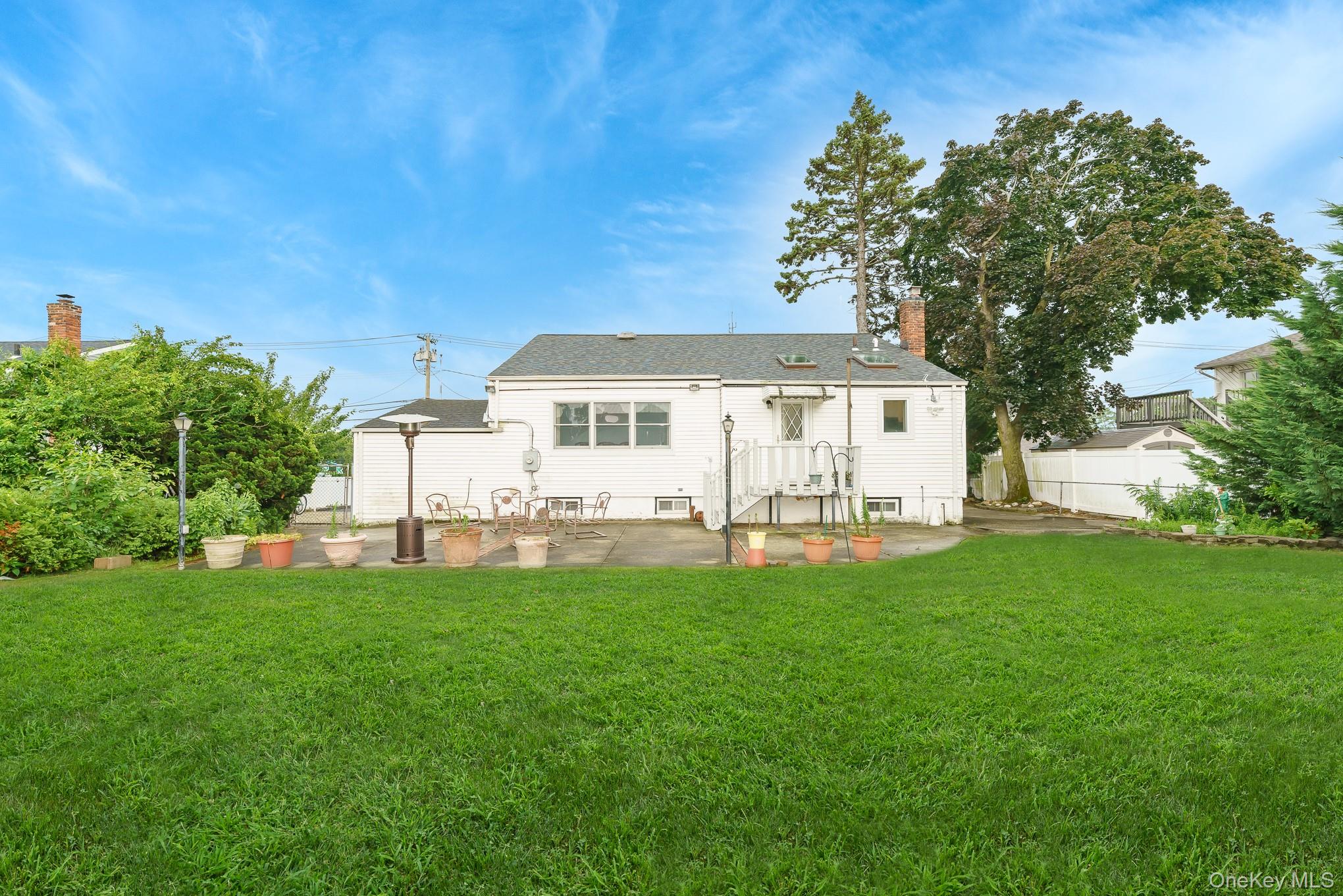 195 N Albany Avenue Property Photo 4