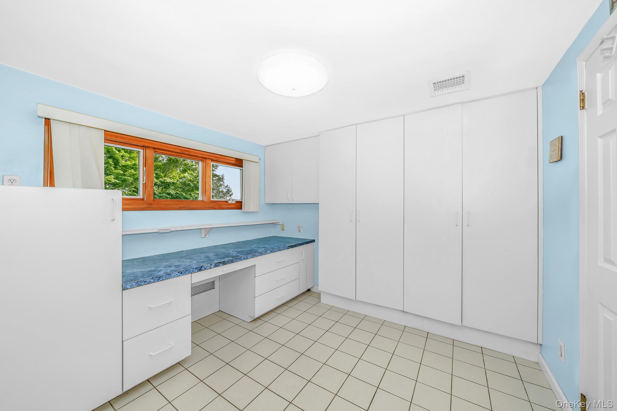 195 N Albany Avenue Property Photo 8