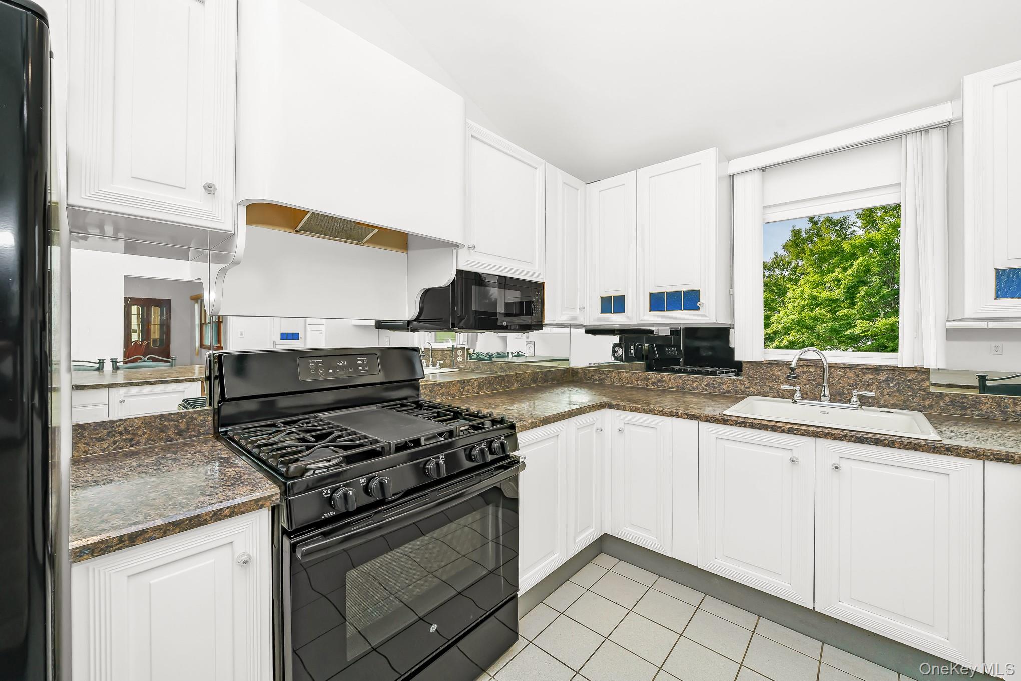 195 N Albany Avenue Property Photo 18