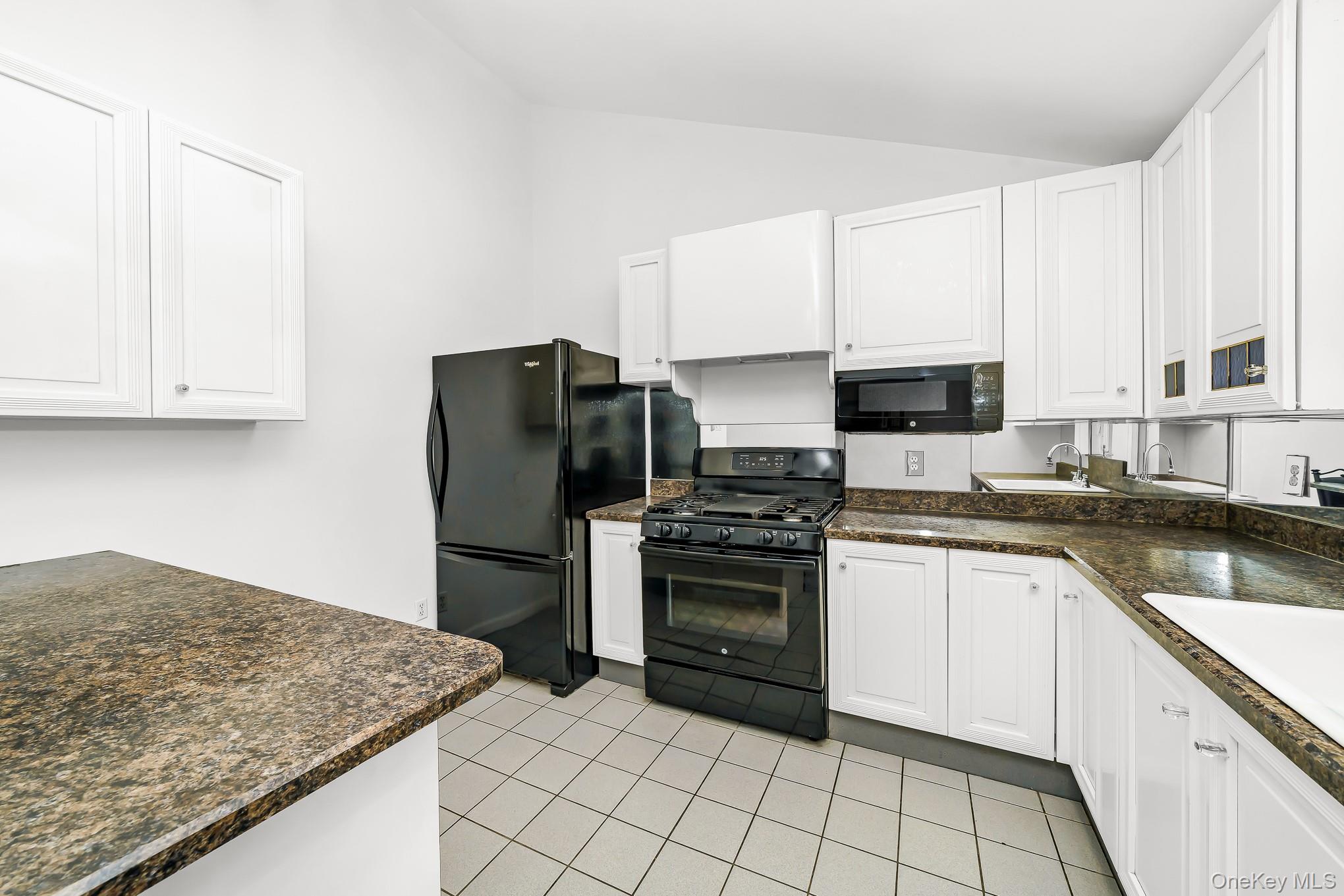 195 N Albany Avenue Property Photo 20