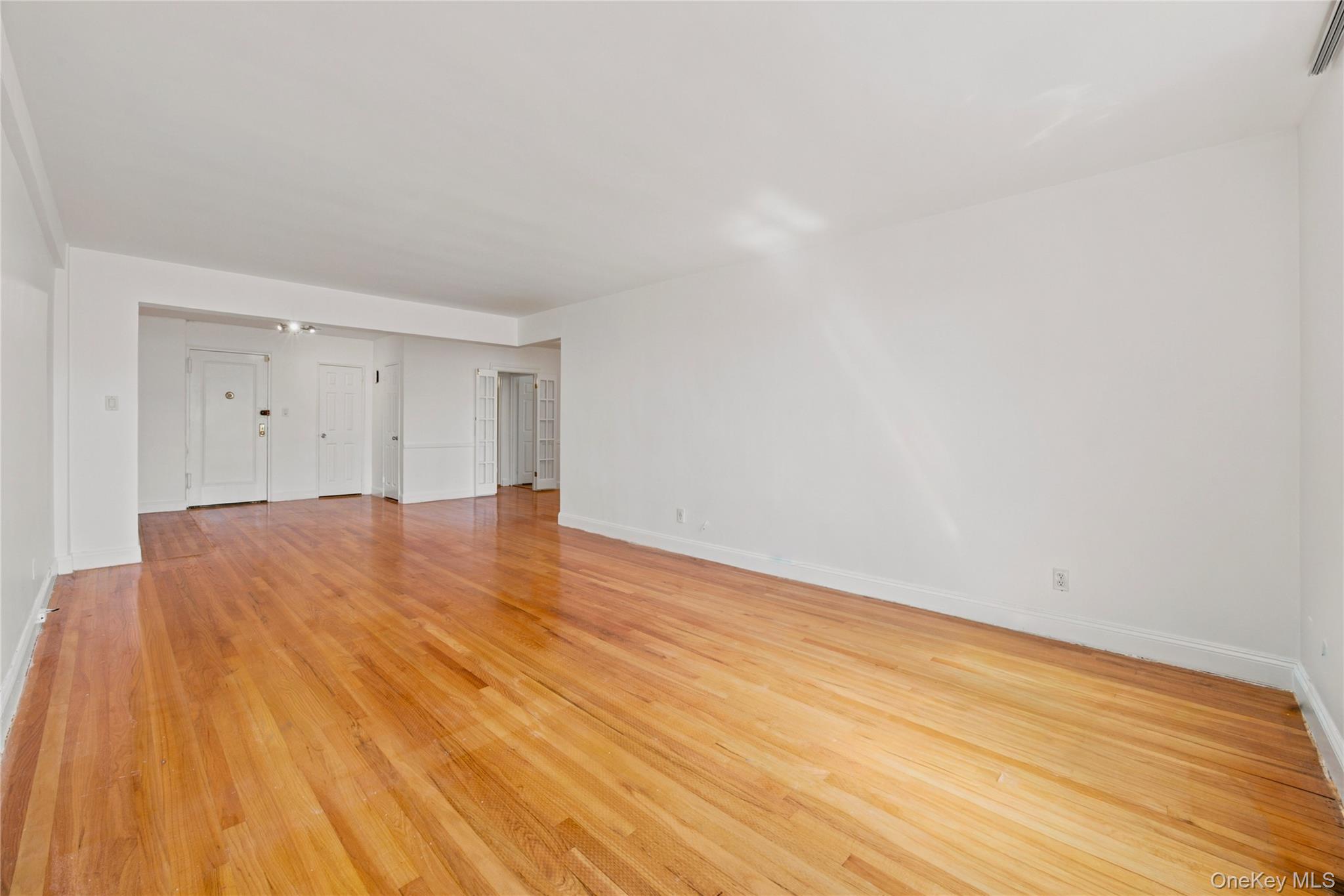 72-10 112 Street 6g Property Photo 3