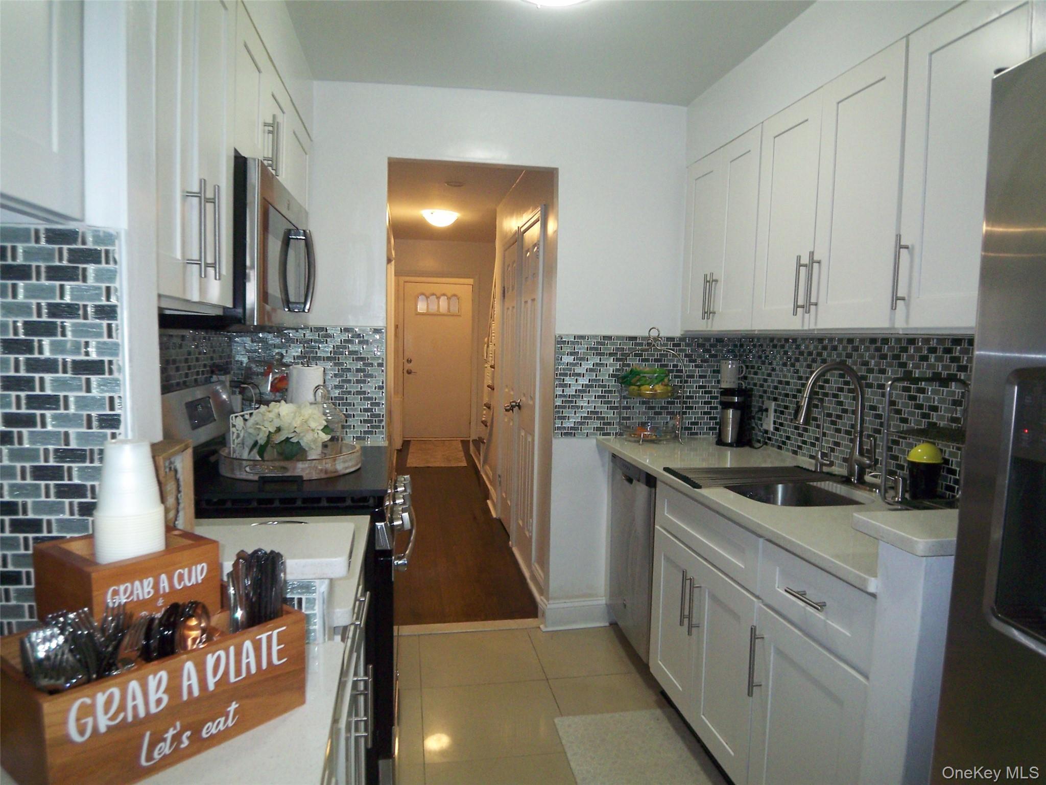 4382 Byron Avenue Property Photo 4