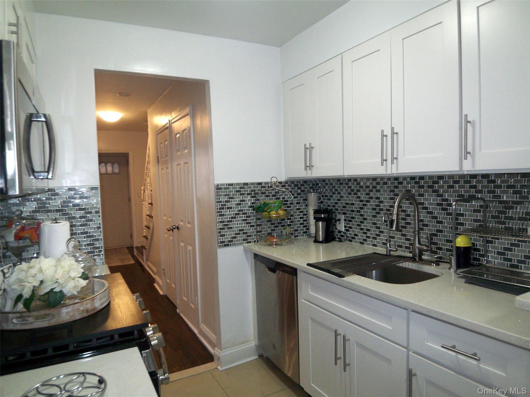 4382 Byron Avenue Property Photo 6