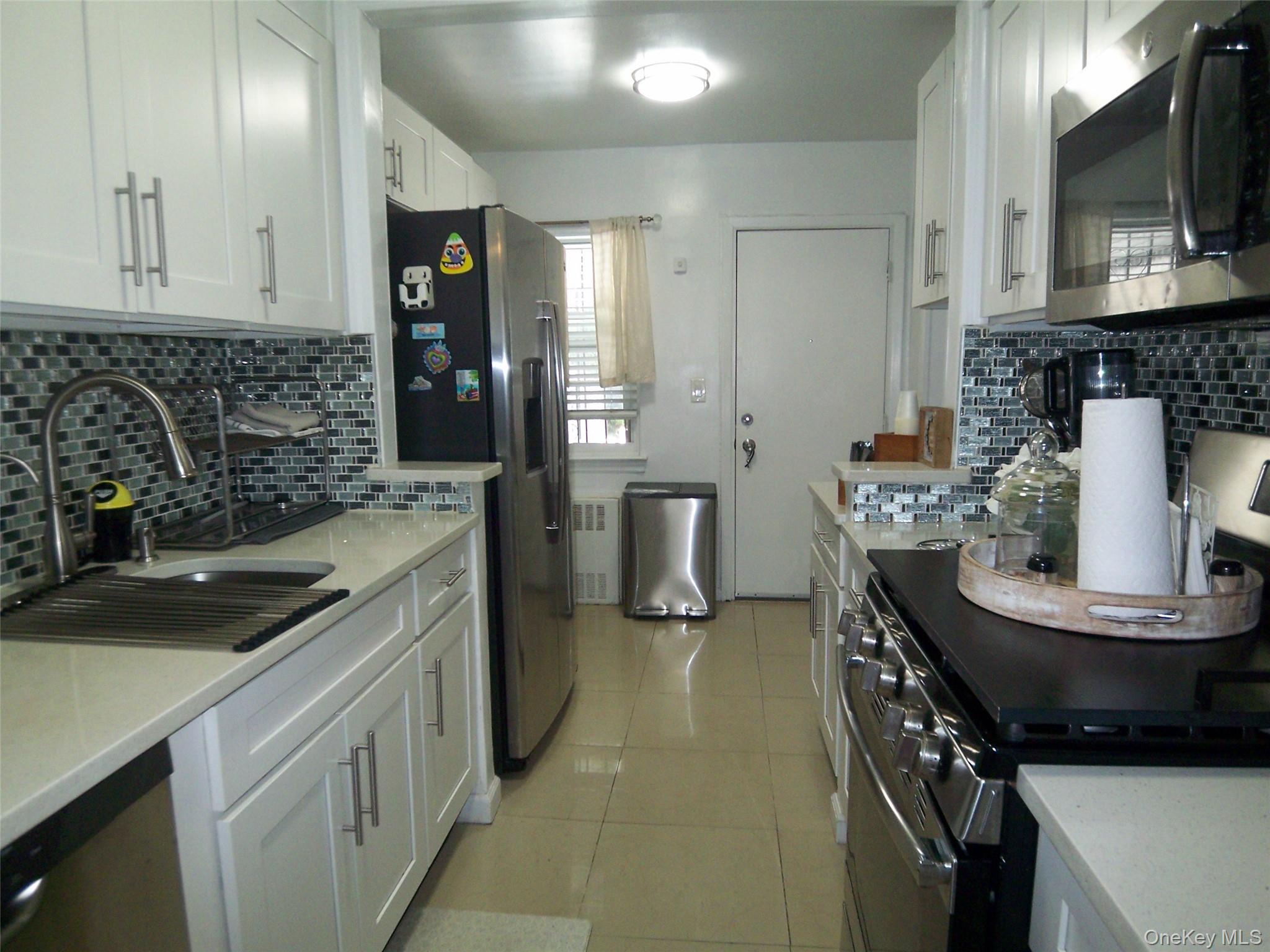 4382 Byron Avenue Property Photo 7
