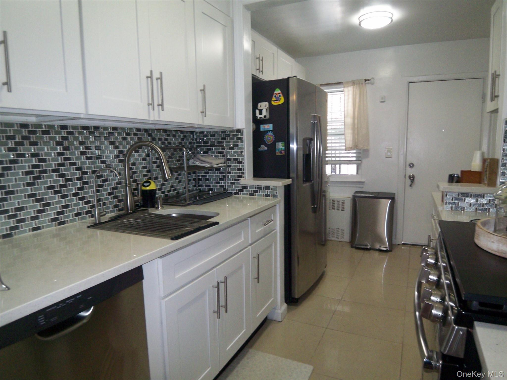 4382 Byron Avenue Property Photo 8