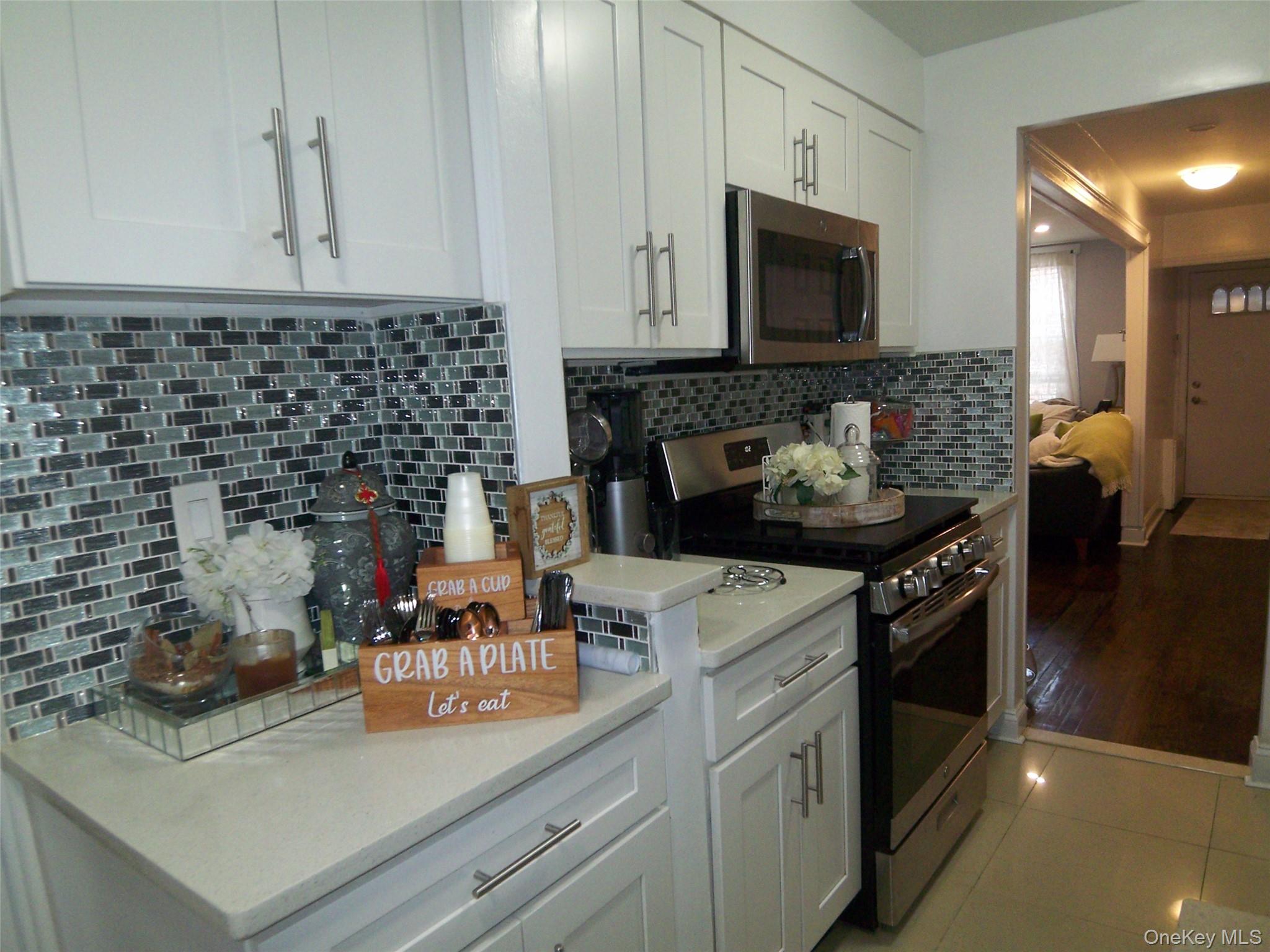 4382 Byron Avenue Property Photo 9