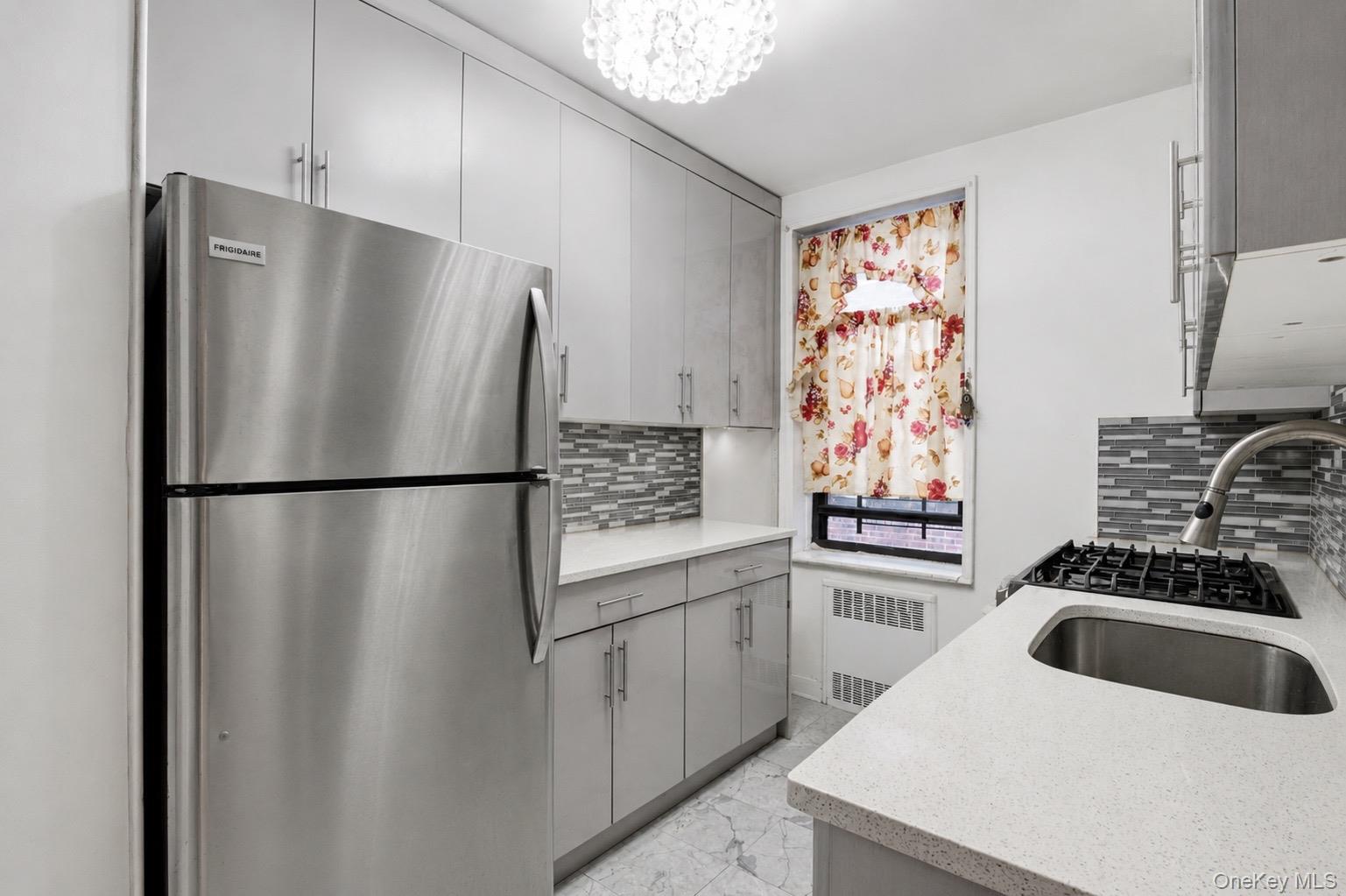 84-31 Van Wyck Expressway 2b Property Photo 3