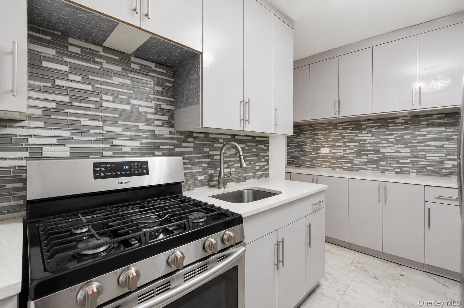 84-31 Van Wyck Expressway 2b Property Photo 5