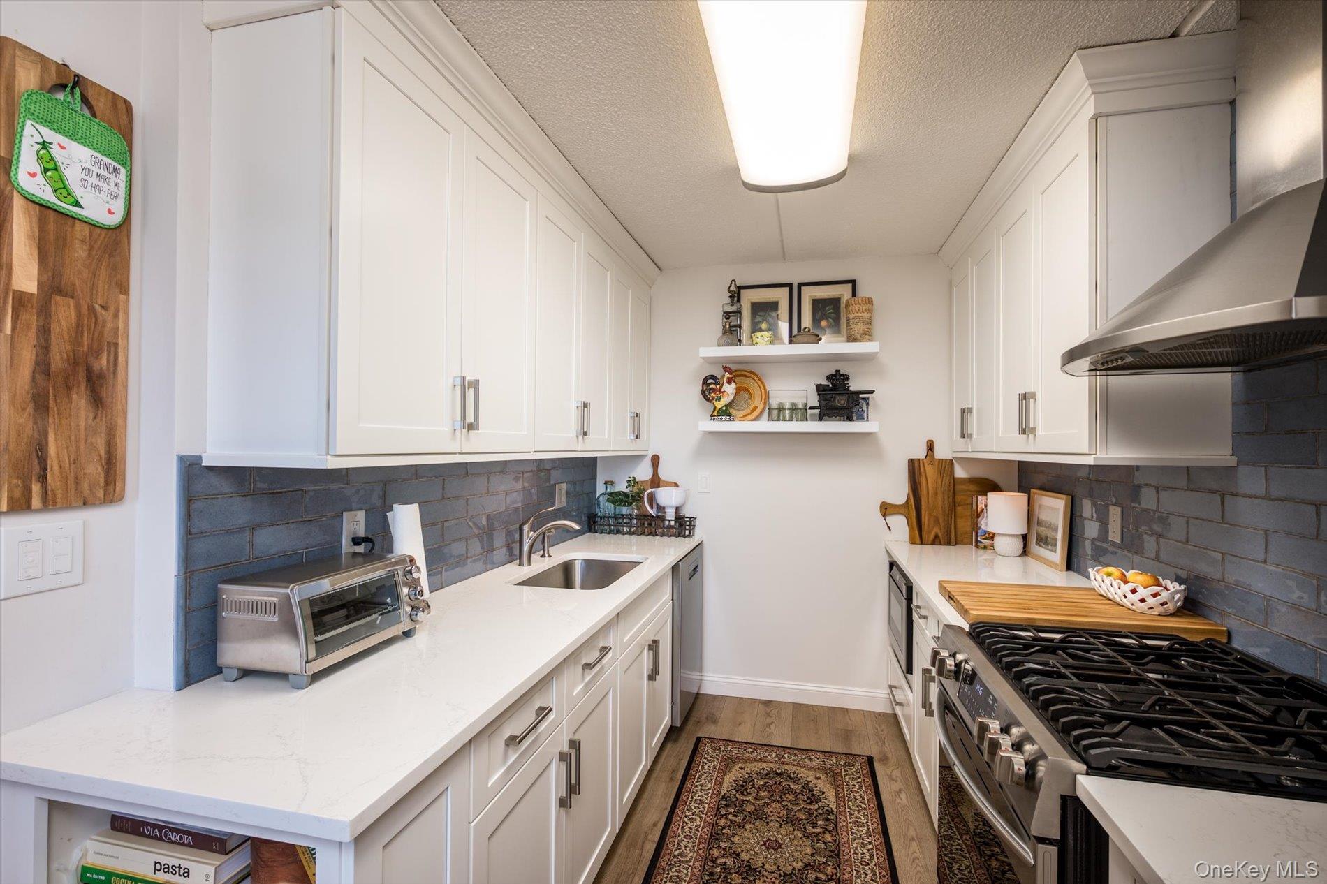 135 Post Avenue 3r Property Photo 10