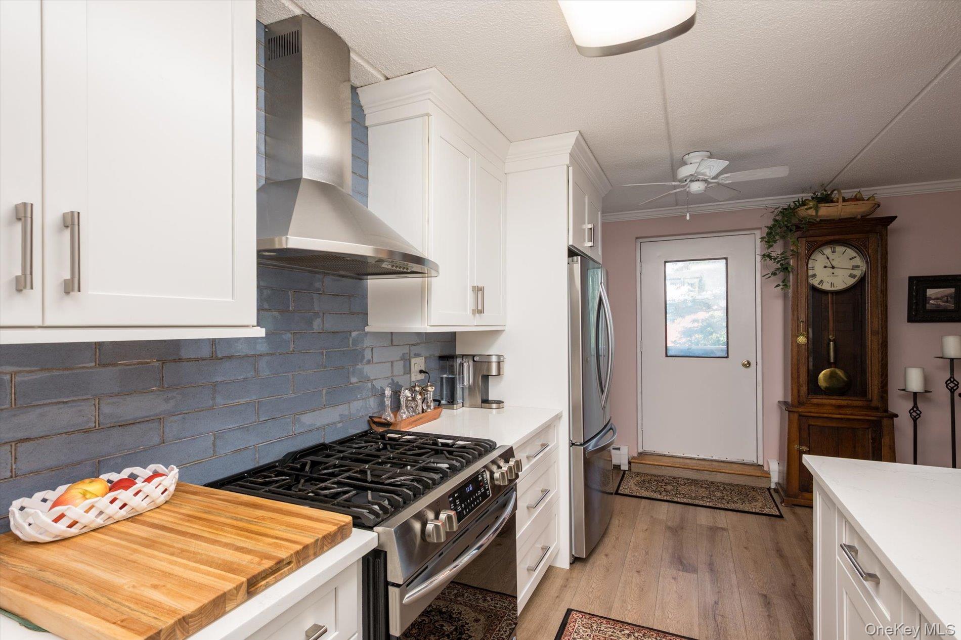 135 Post Avenue 3r Property Photo 11