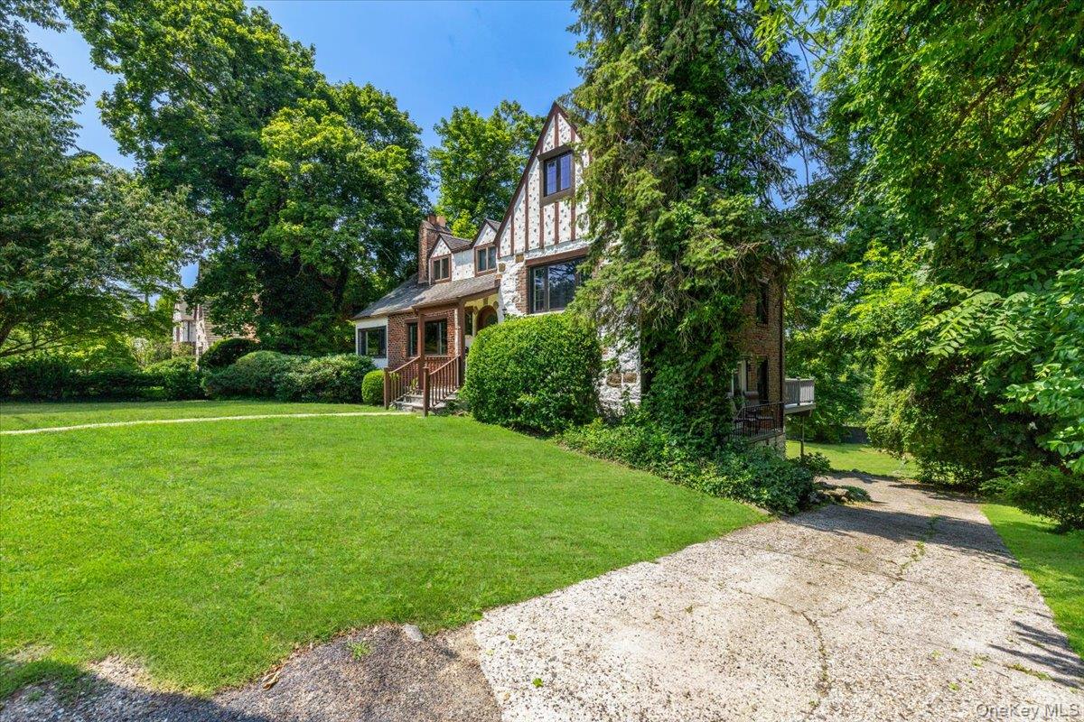 38 Fenimore Drive Property Photo 2