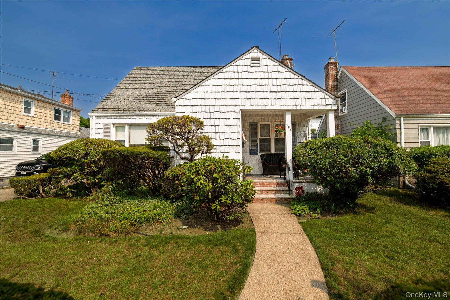 187 Raff Avenue Property Photo 1