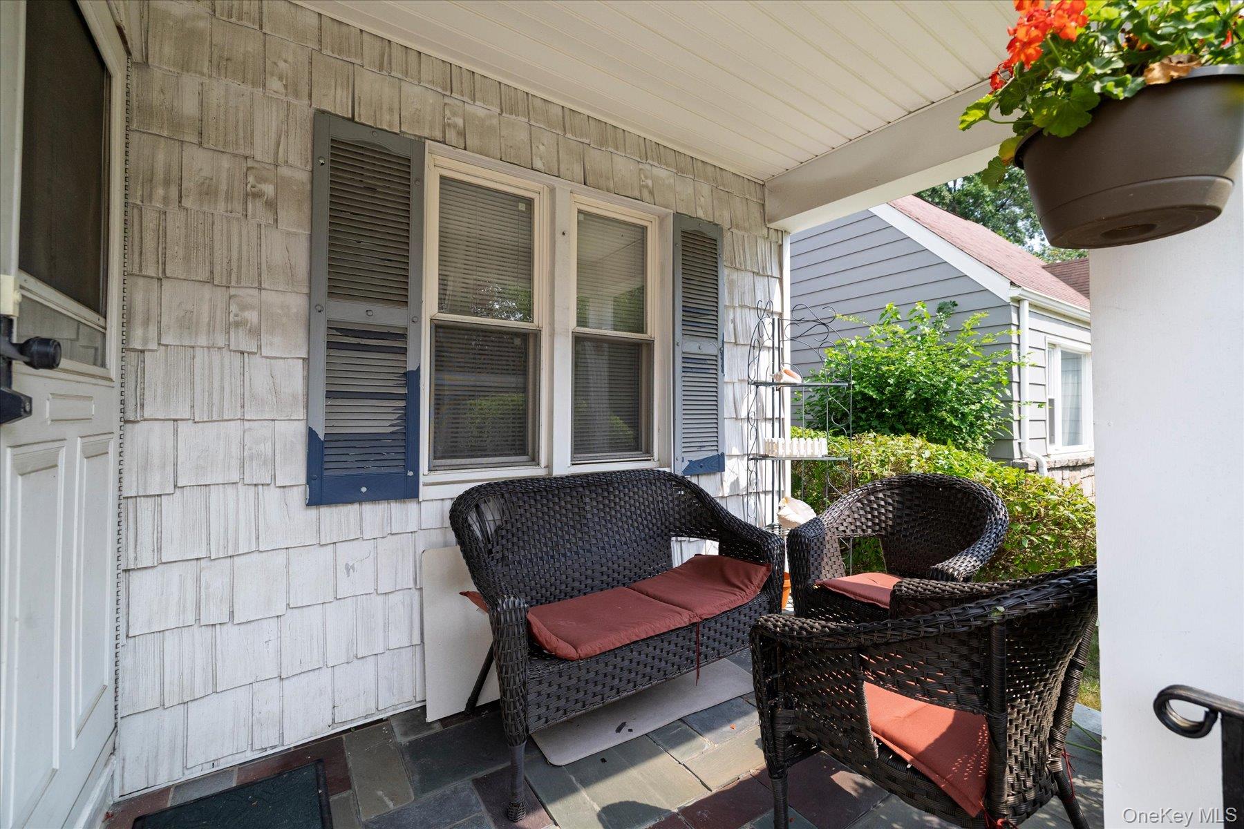 187 Raff Avenue Property Photo 2
