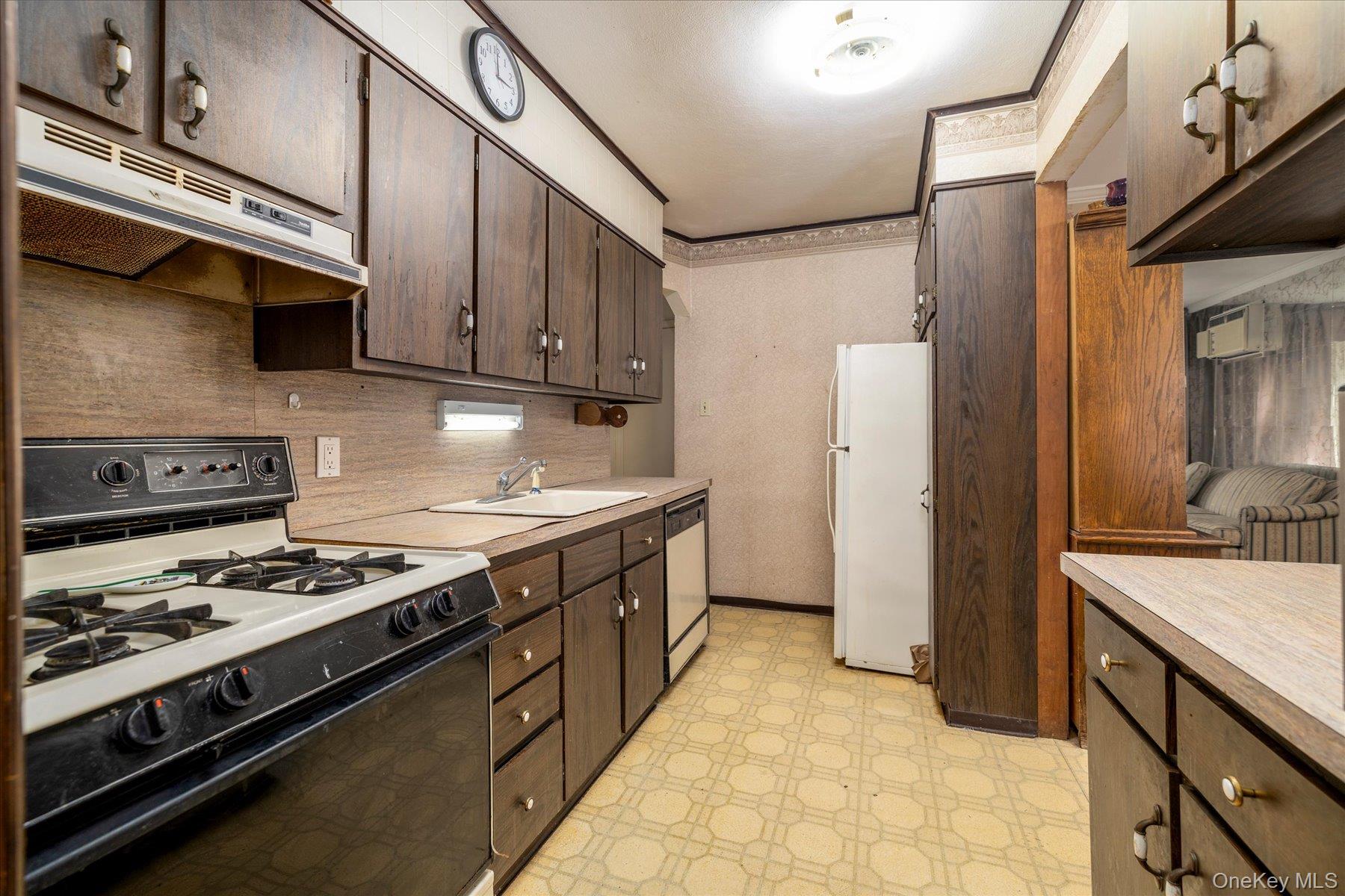 187 Raff Avenue Property Photo 7