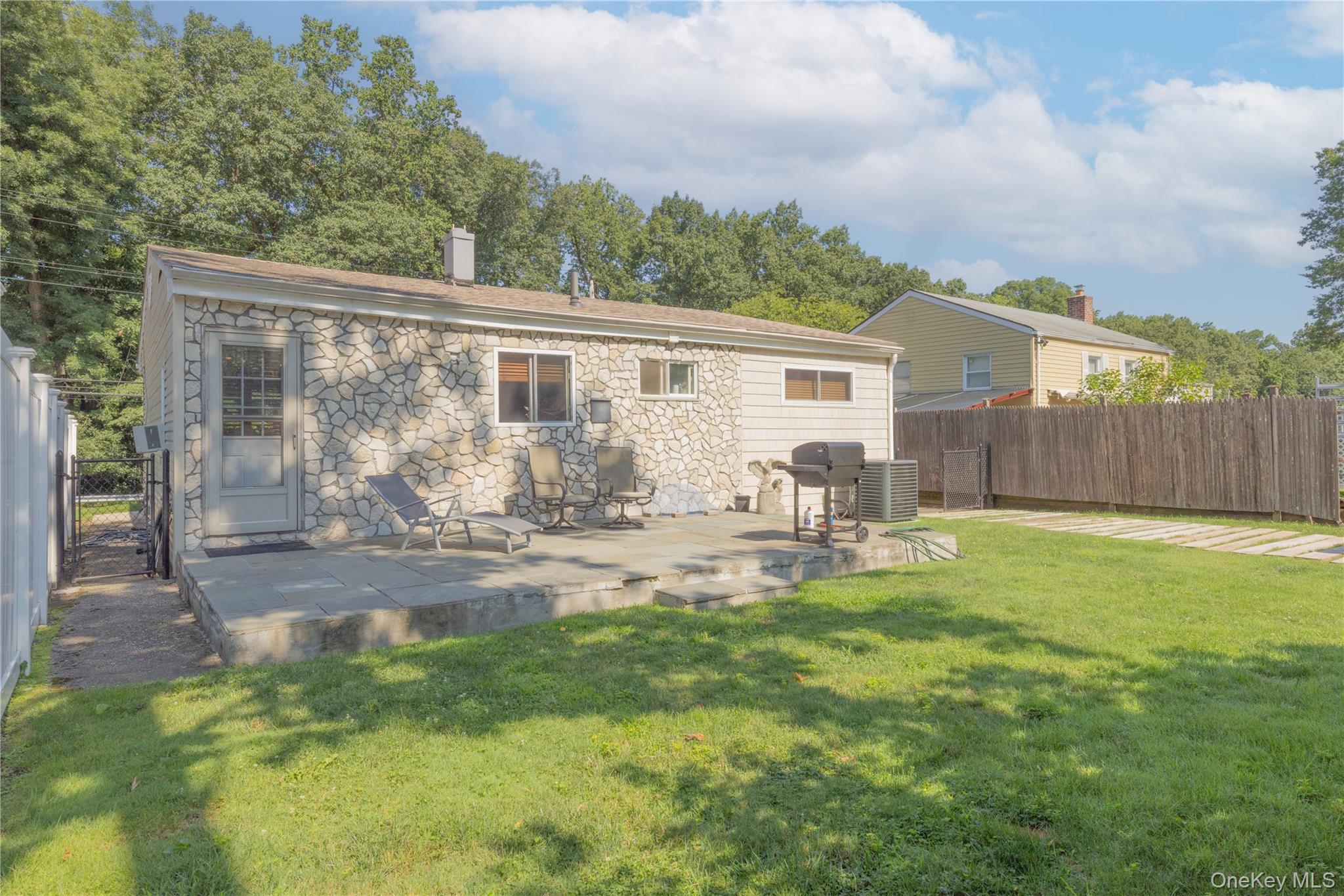 458 Midland Avenue Property Photo 6