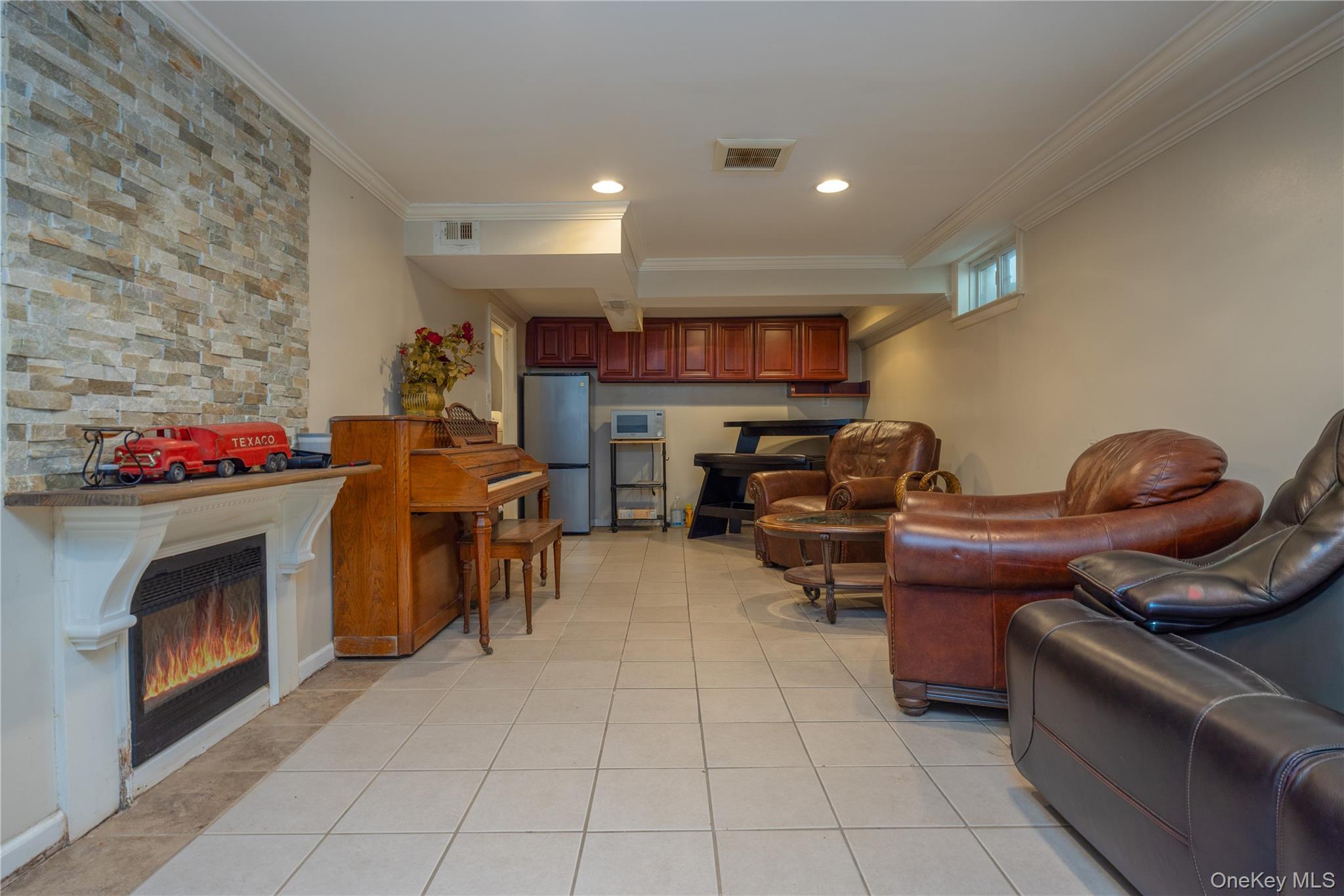 458 Midland Avenue Property Photo 28