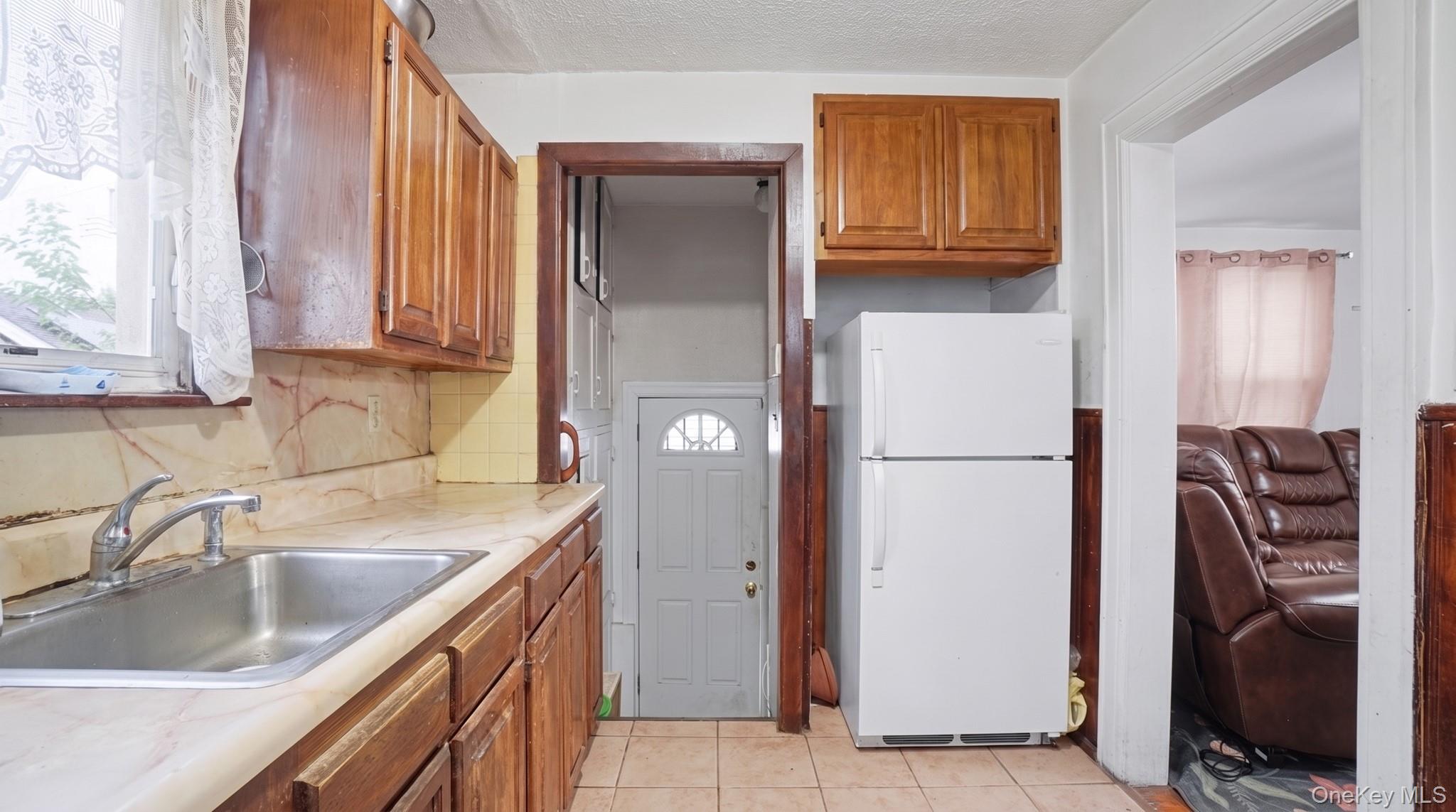 90-27 218 Place Property Photo 4