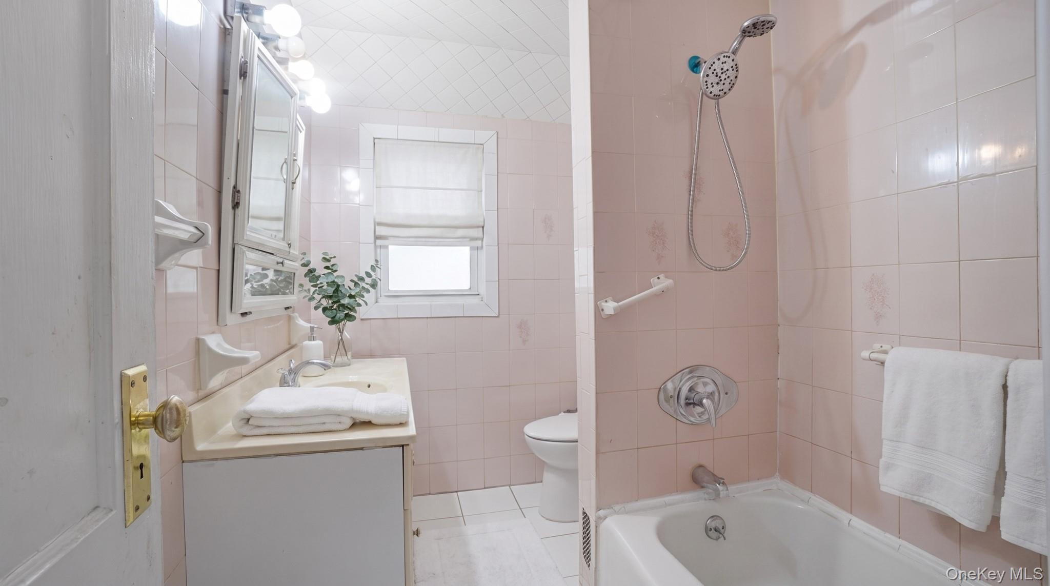90-27 218 Place Property Photo 8