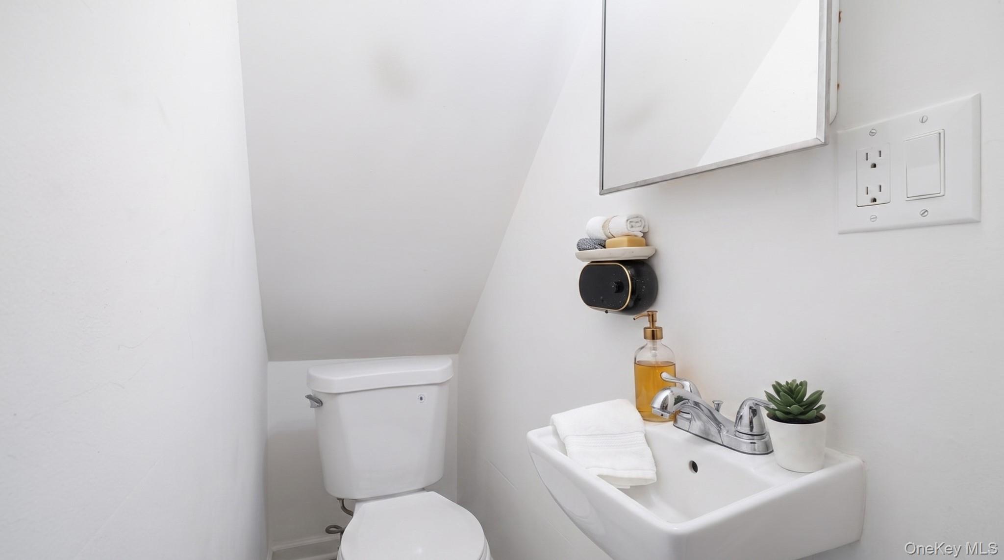 90-27 218 Place Property Photo 9