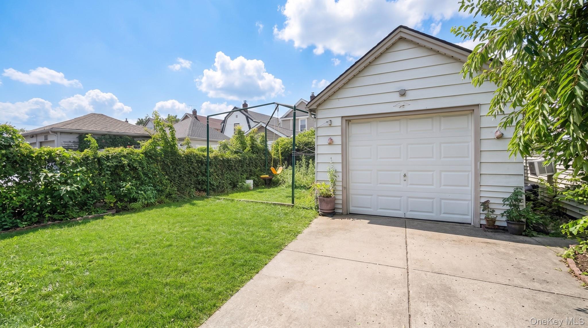 90-27 218 Place Property Photo 18