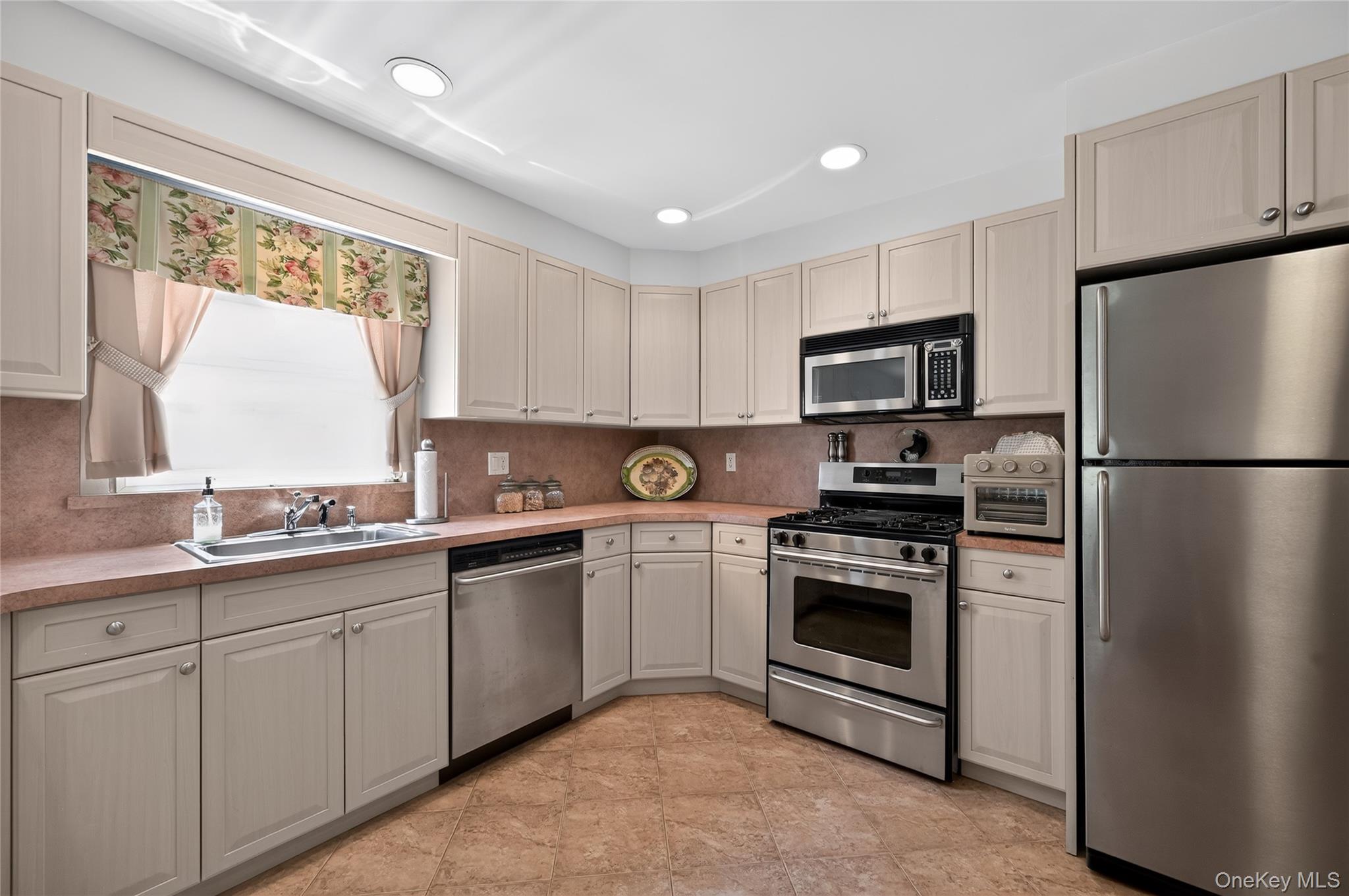 171 Hudson Terrace Property Photo 31