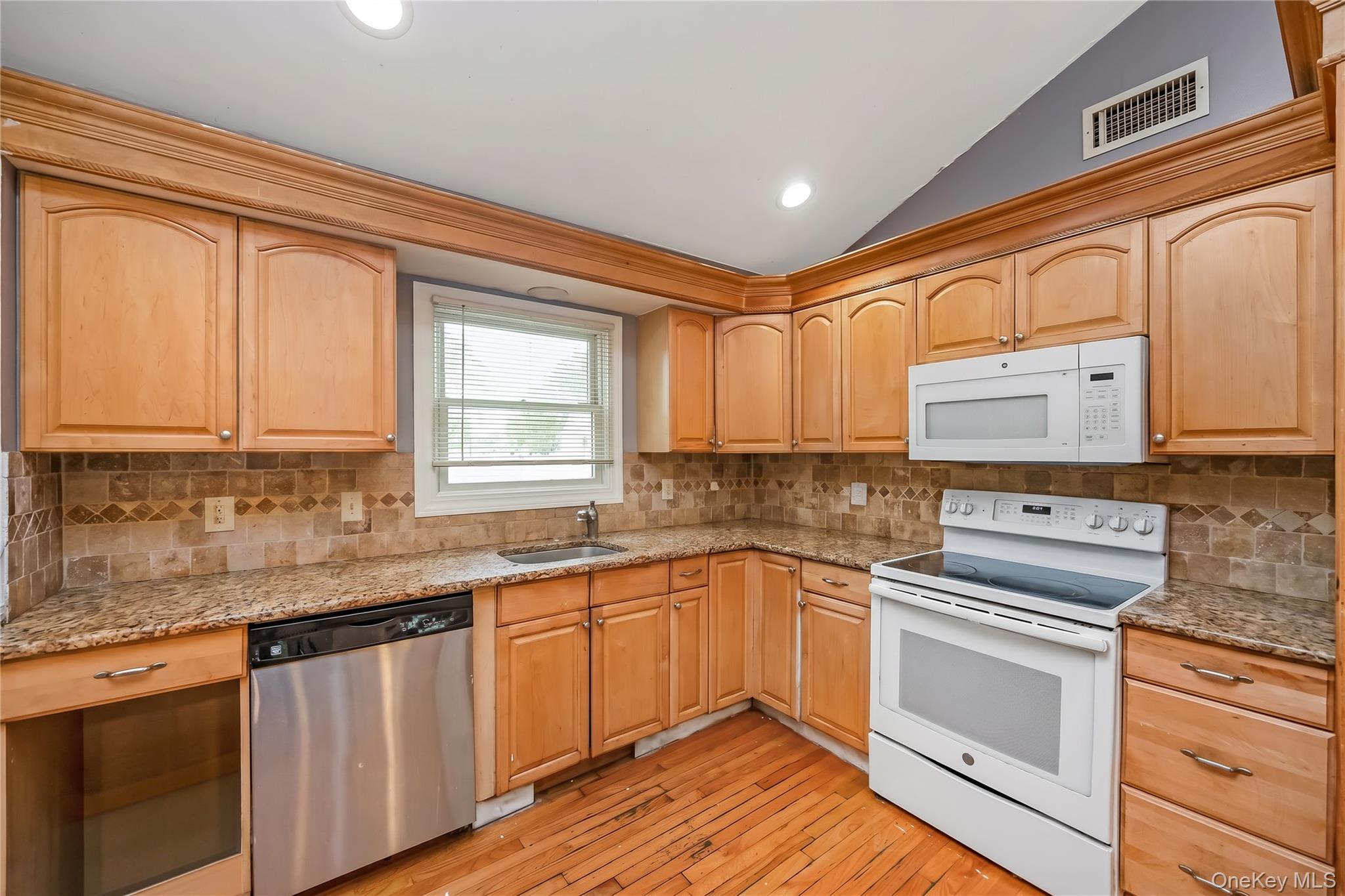 516 Shade Street Property Photo 5
