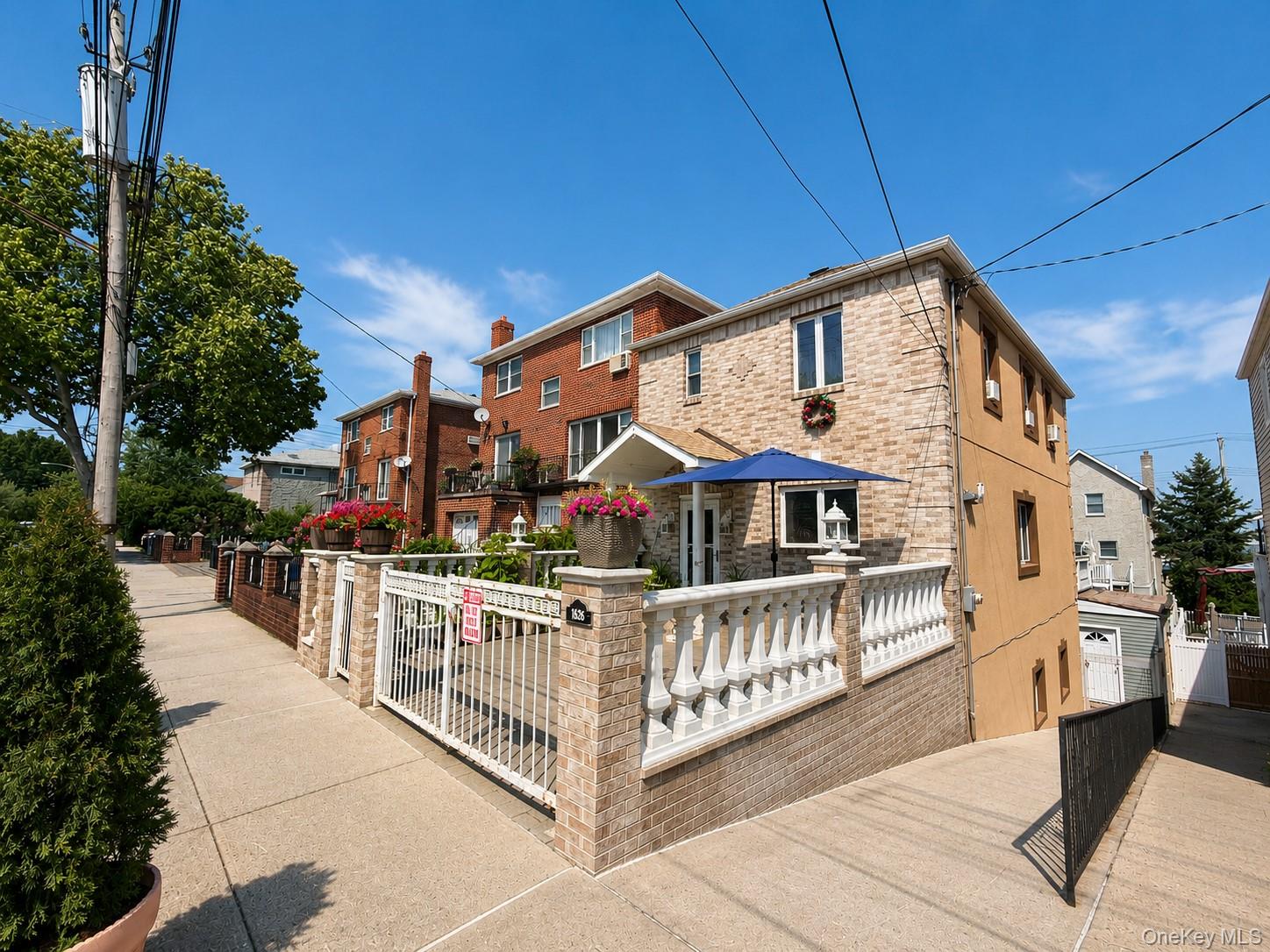 1626 Bayview Avenue Property Photo 2