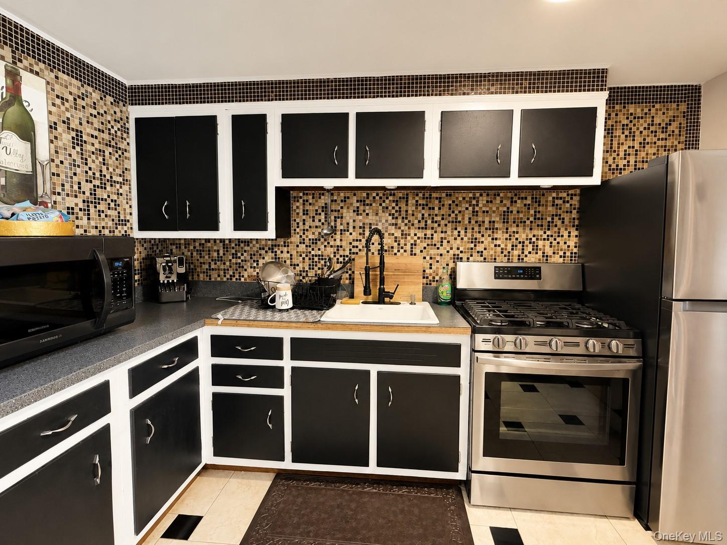 1626 Bayview Avenue Property Photo 18