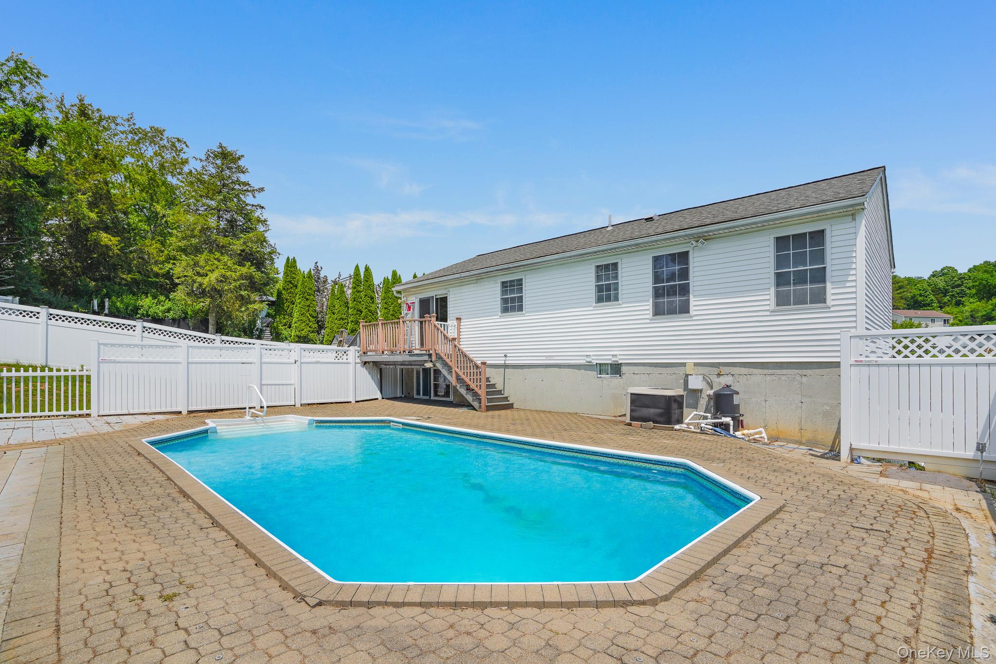 6 Hemlock Lane Property Photo 2