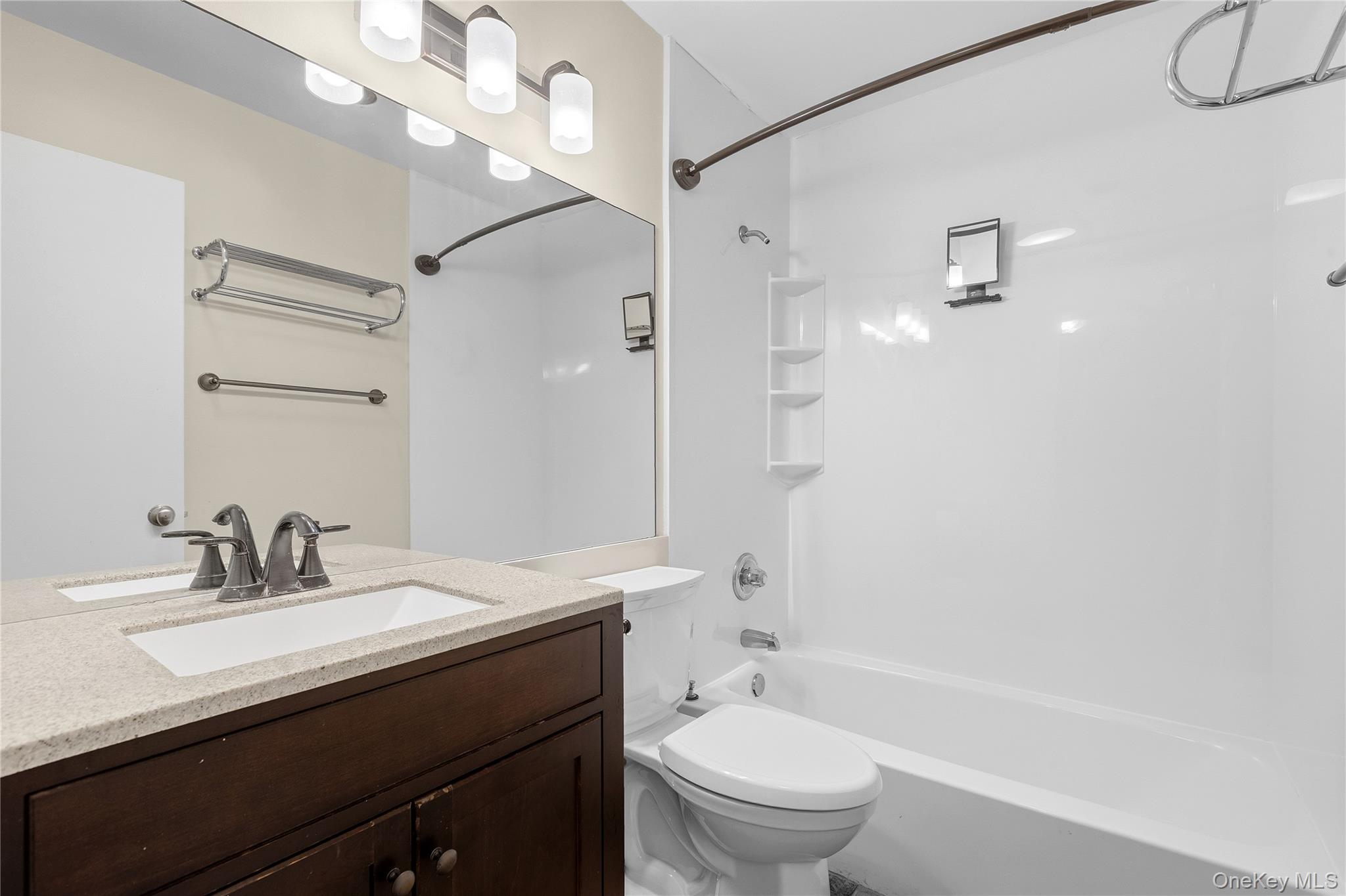 47 Coachlight Square Property Photo 16