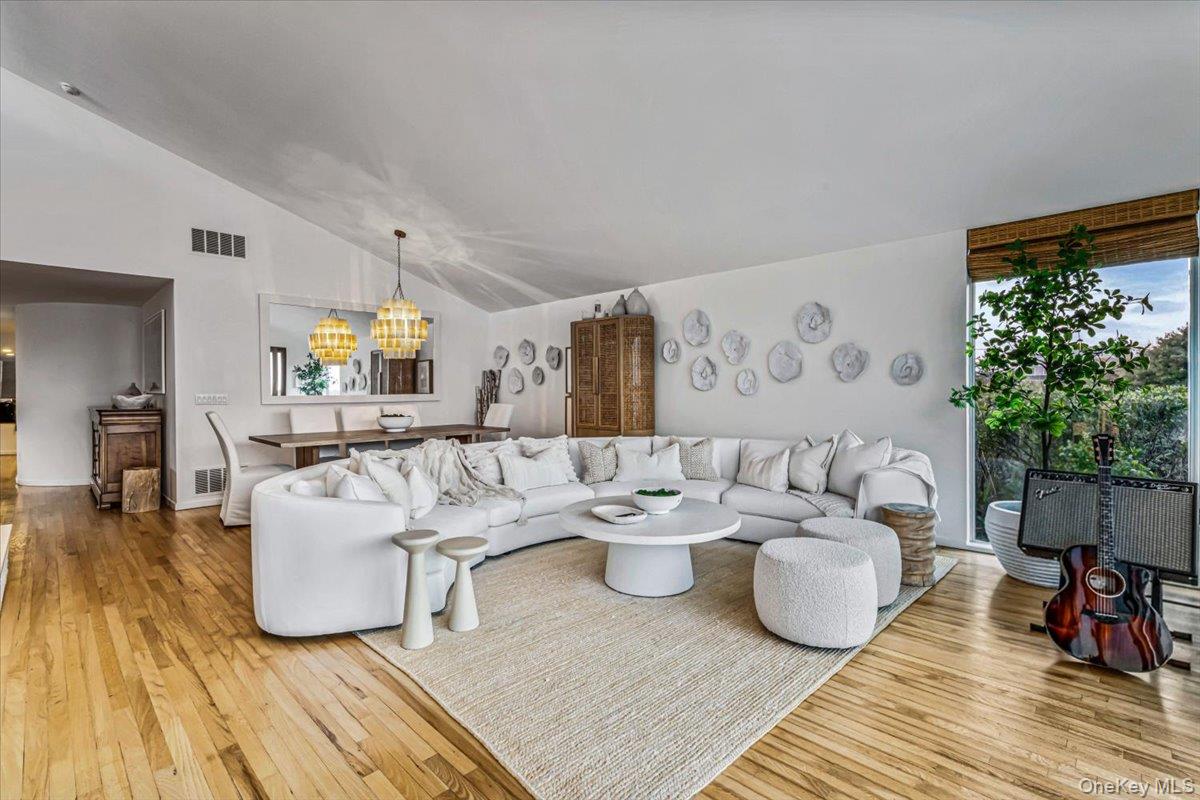 1025615 Property Photo 8
