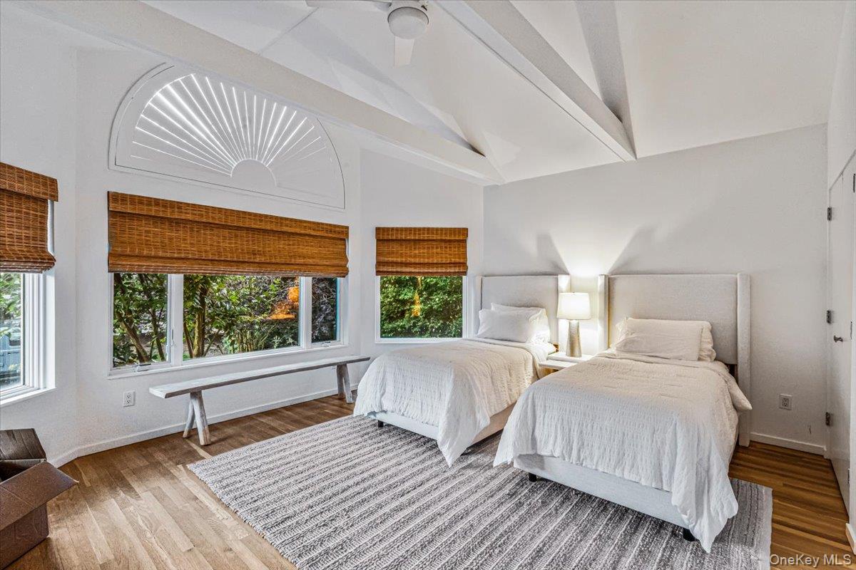 1025615 Property Photo 18