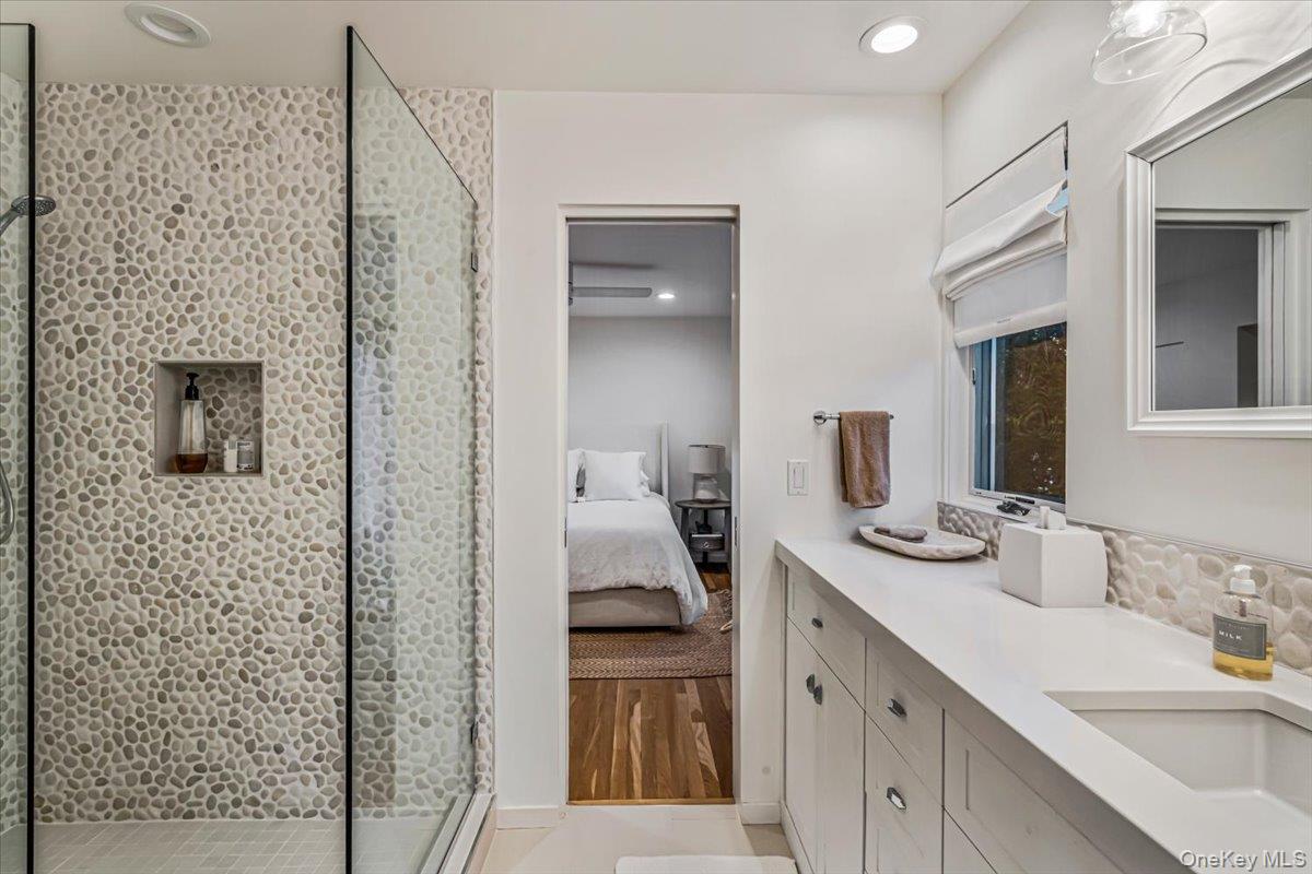 1025615 Property Photo 23