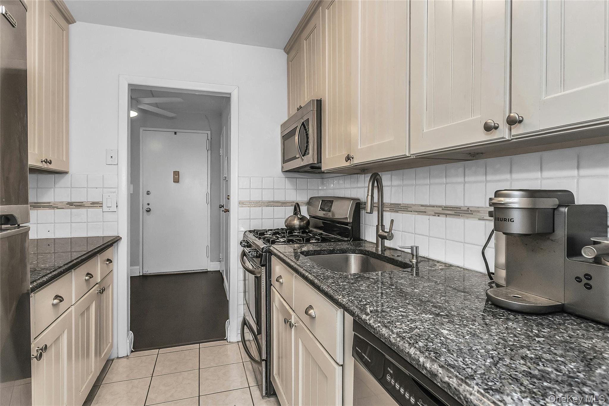 135 Post Avenue 6b Property Photo 13