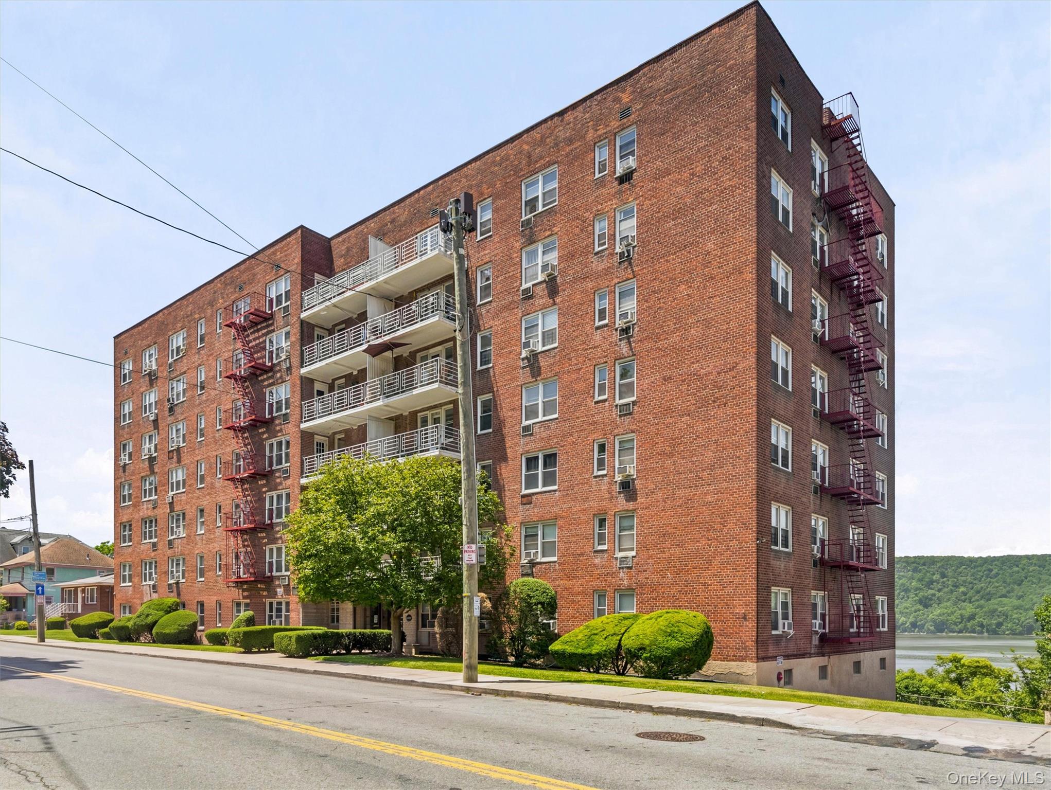 679 Warburton Avenue 2R Property Photo 1