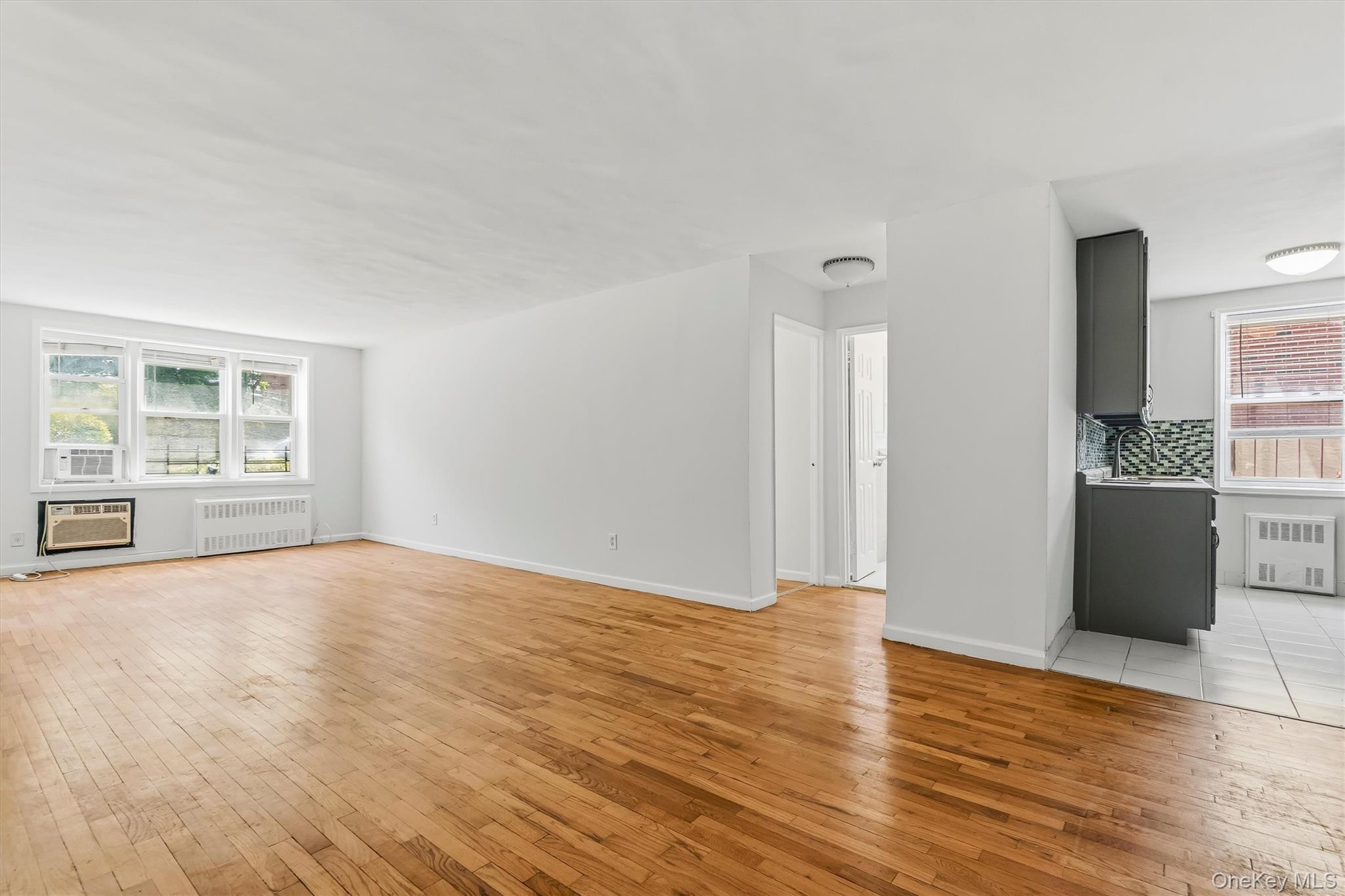 679 Warburton Avenue 2r Property Photo 8