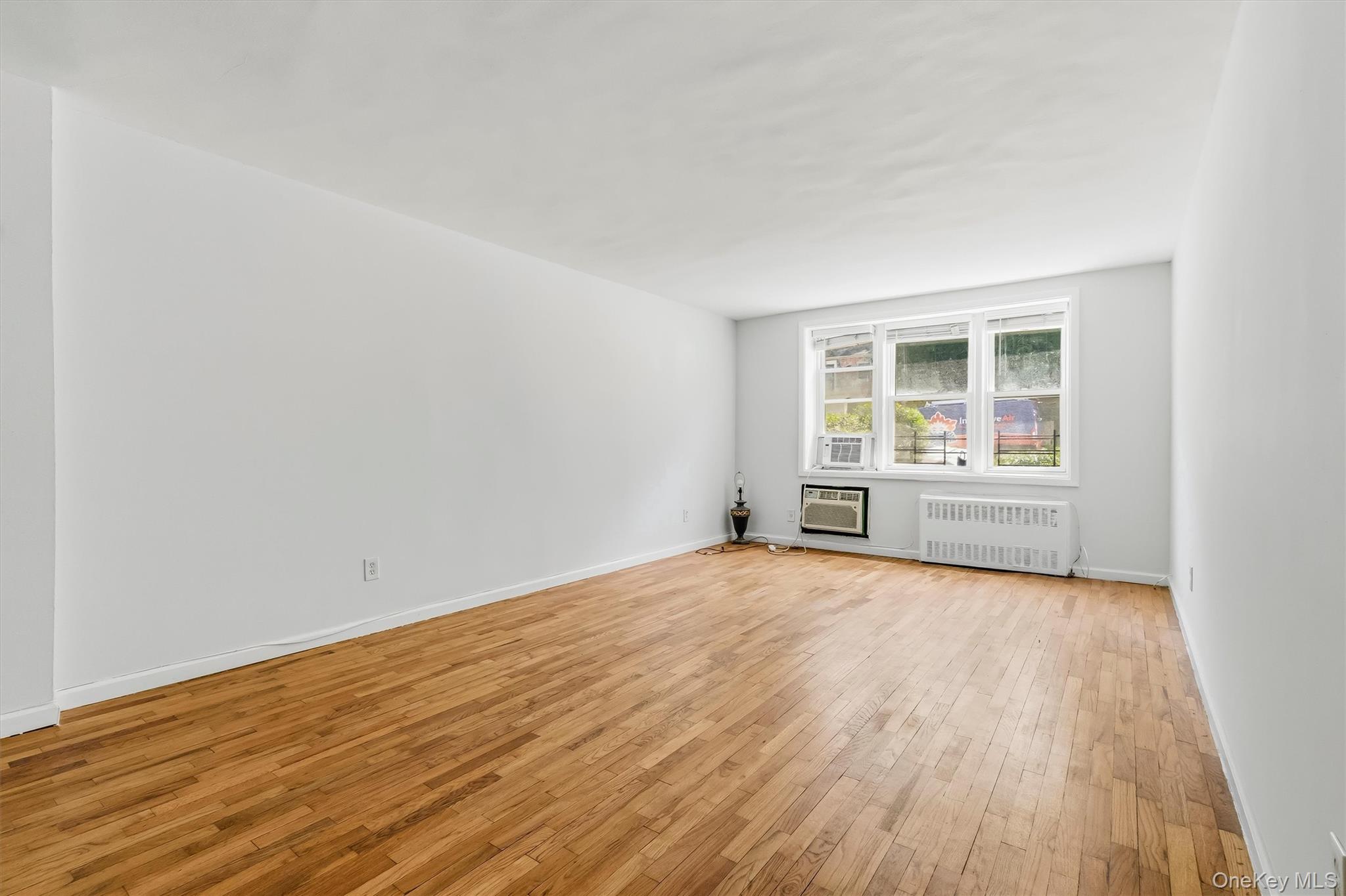 679 Warburton Avenue 2r Property Photo 10