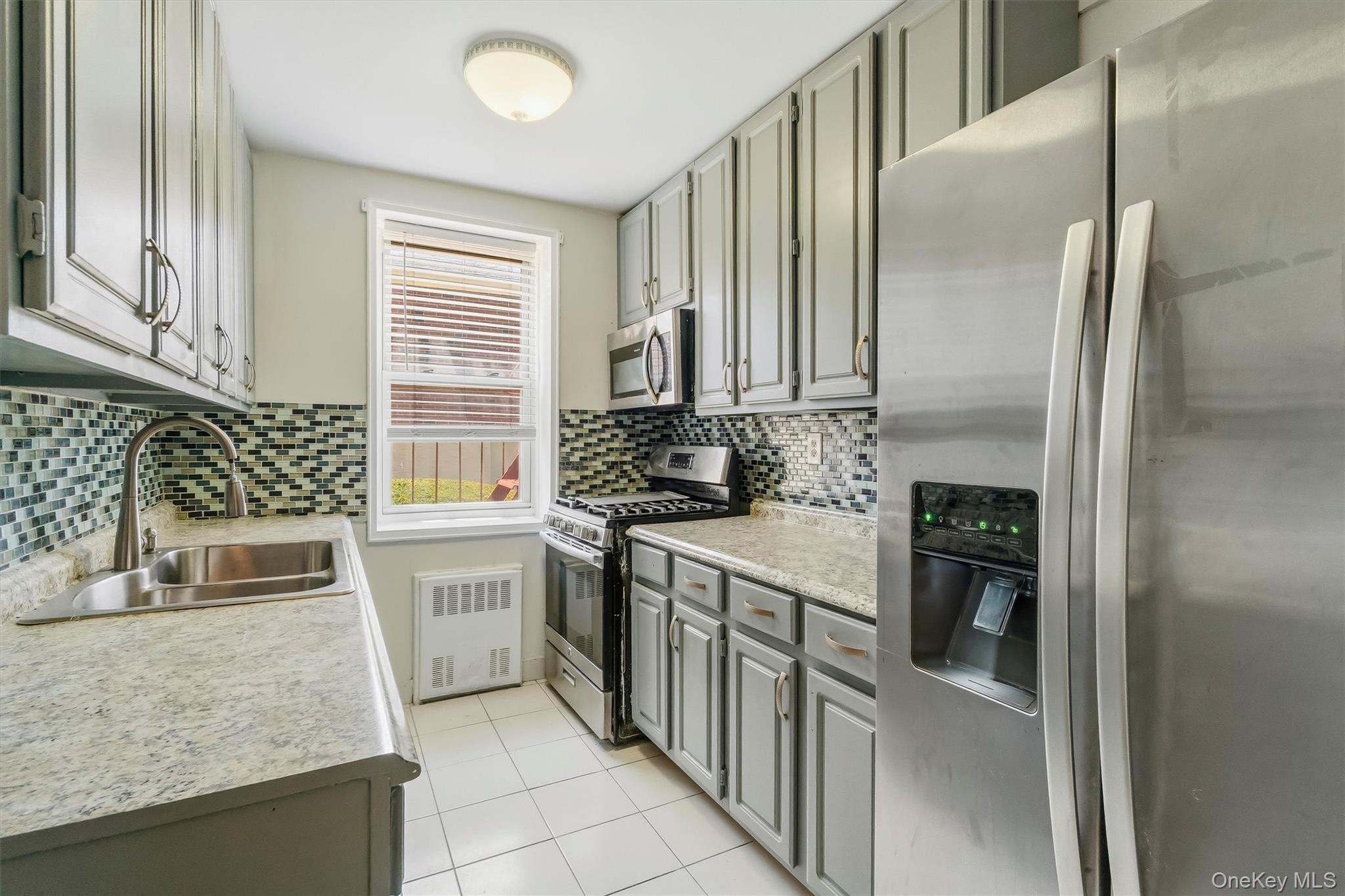 679 Warburton Avenue 2r Property Photo 12