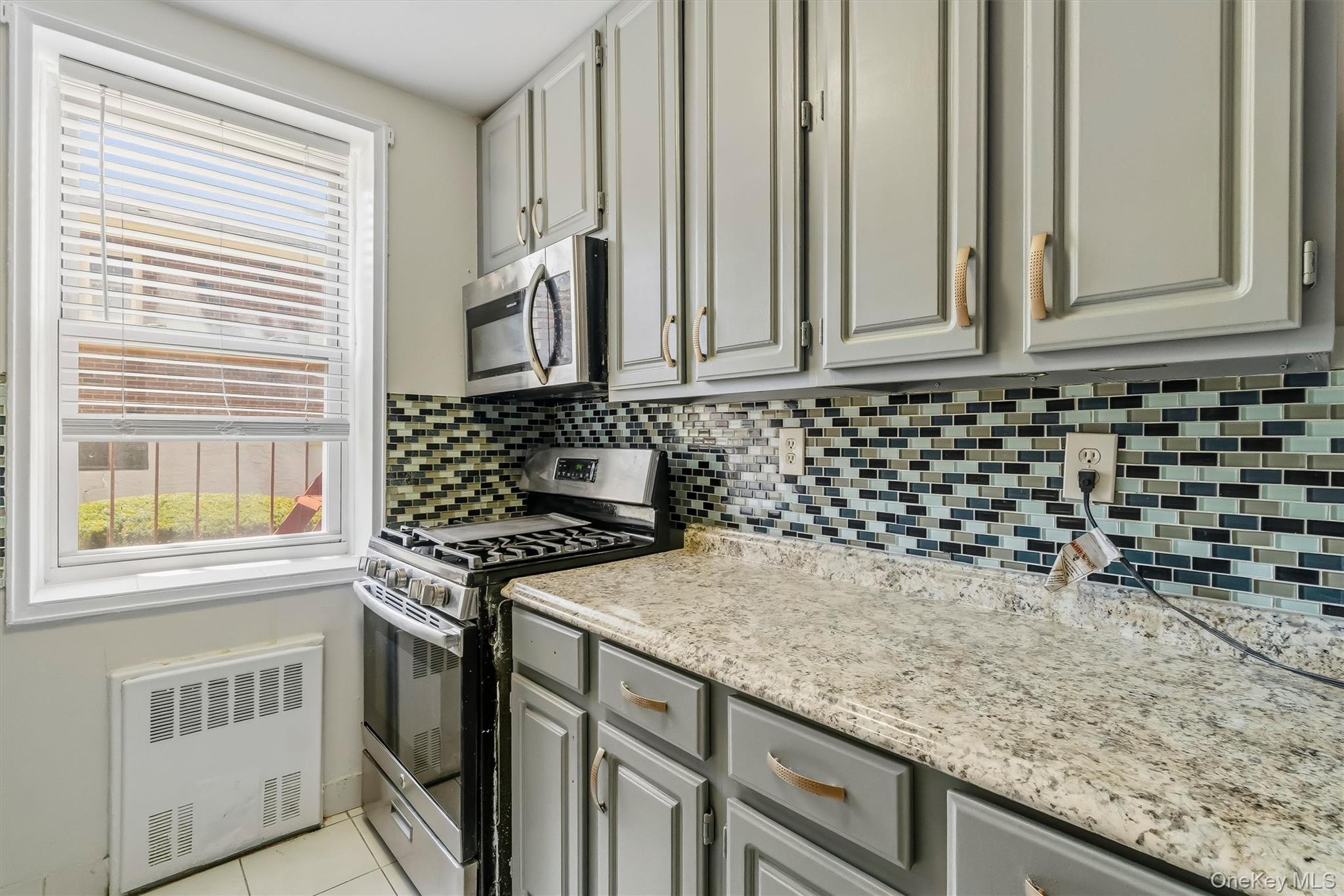679 Warburton Avenue 2r Property Photo 15